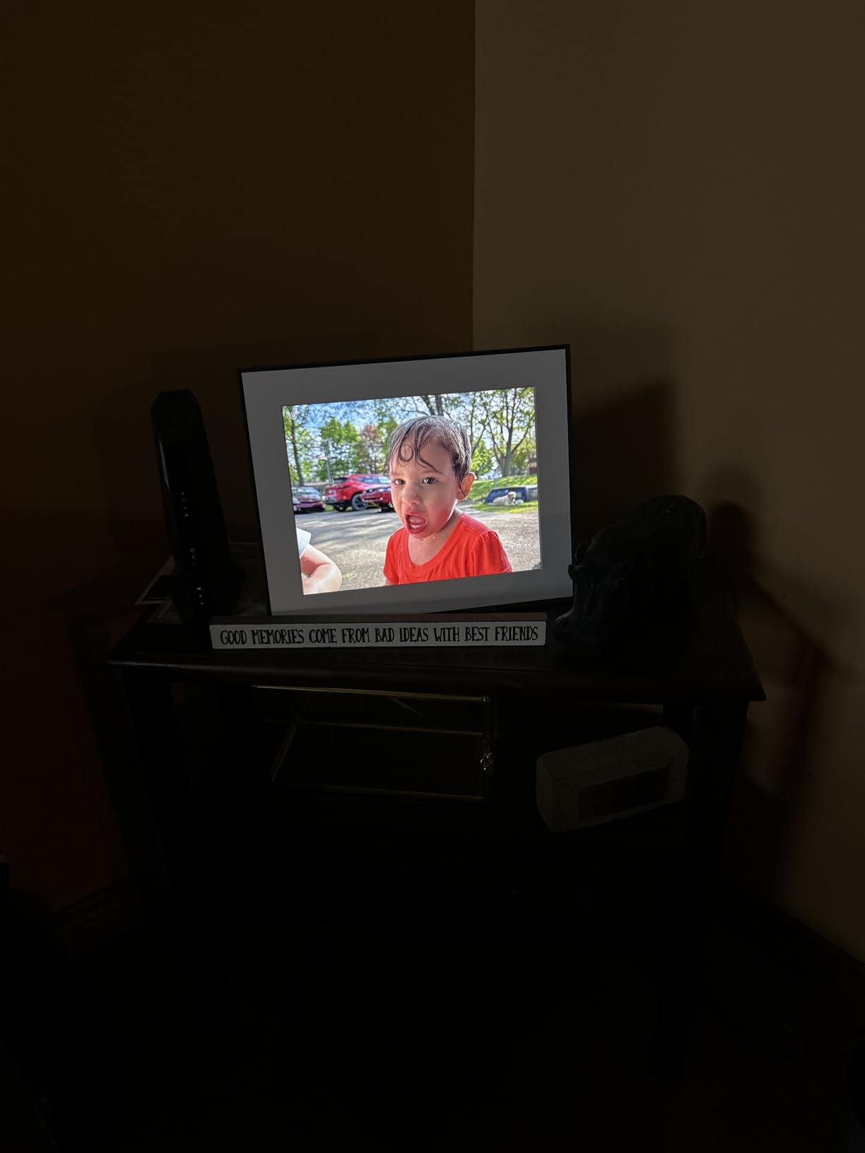 Aura Carver HD WiFi Digital Picture Frame, 10.1