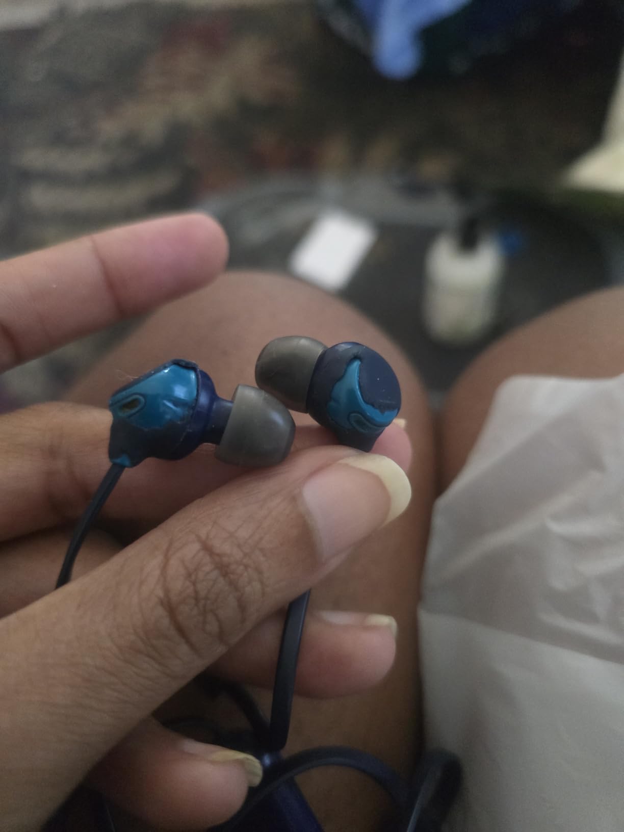 Sony WI-C100 Wireless in-Ear Bluetooth Headphones with Built-in Microphone, Black Customer Review Sony WI-C100 Wireless in-Ear Bluetooth Headphones with Built-in Microphone, Black - Customer Photo 2