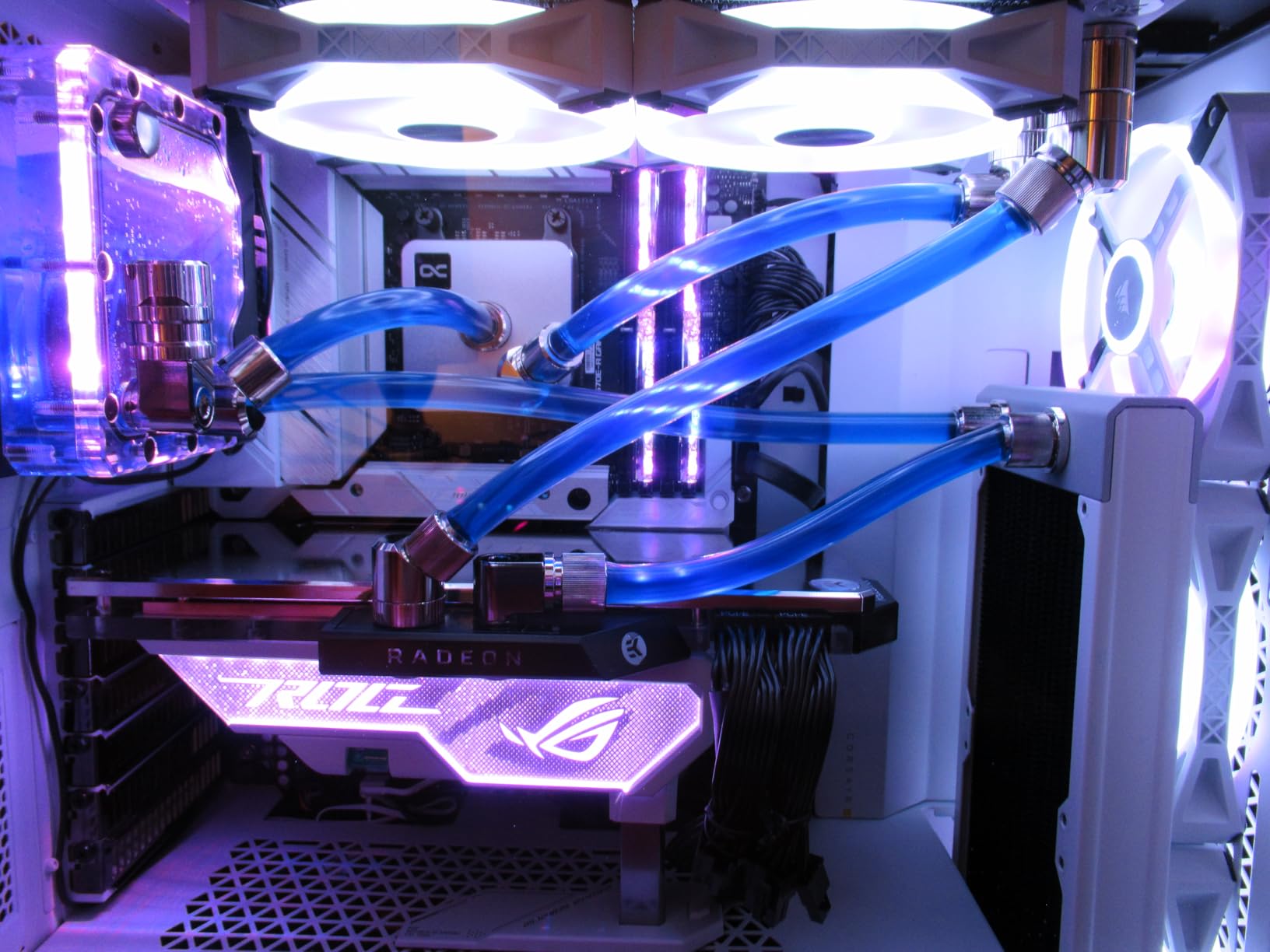 ROG Herculx Graphics Card Anti-Sag Holder Bracket (Solid Zinc Alloy Construction, Easy Toolless Installation, Included Spirit Level, Adjustable Height, Wide Compatibility, Aura Sync RGB) - Customer Photo 1