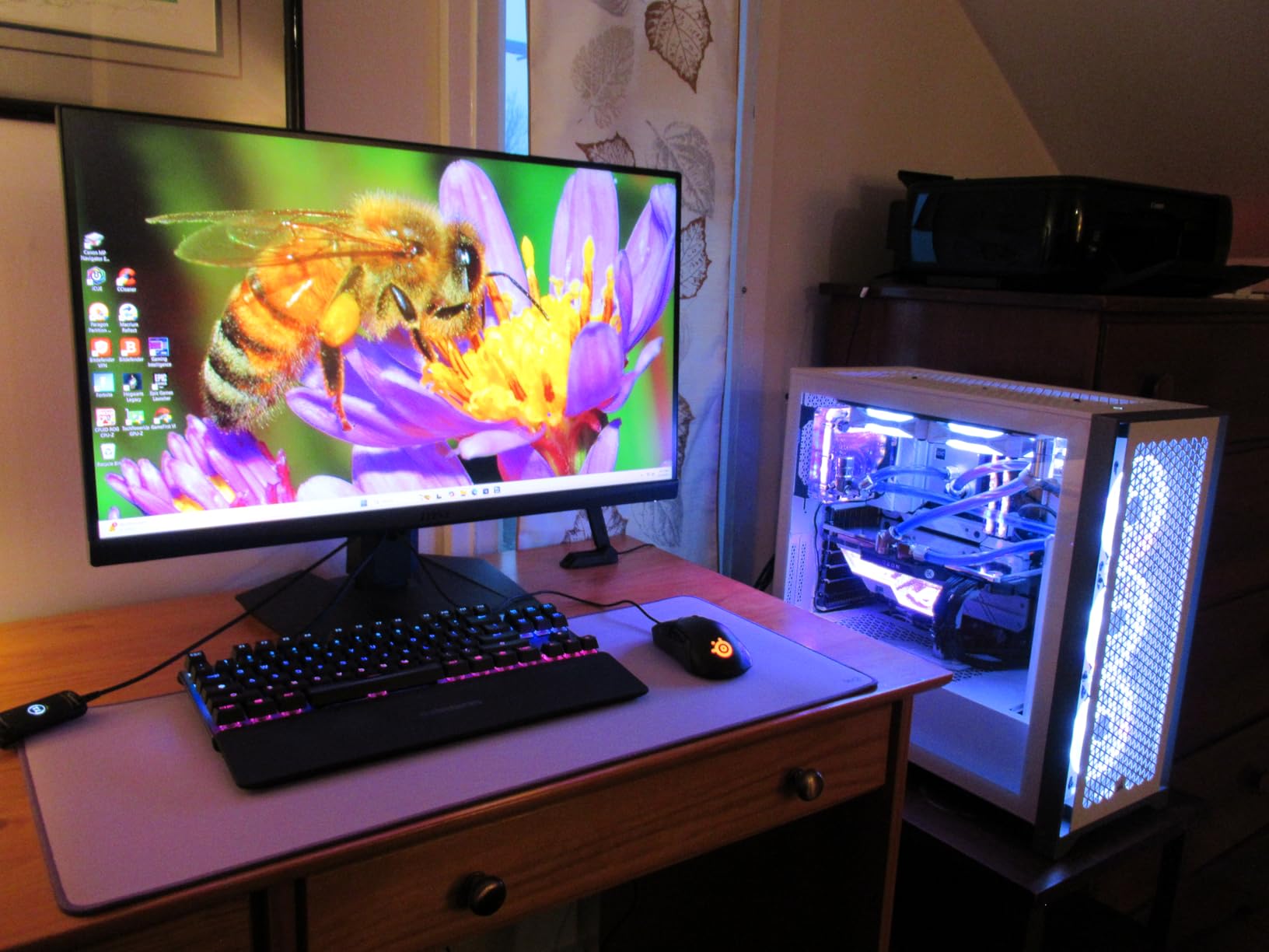 ROG Herculx Graphics Card Anti-Sag Holder Bracket (Solid Zinc Alloy Construction, Easy Toolless Installation, Included Spirit Level, Adjustable Height, Wide Compatibility, Aura Sync RGB) - Customer Photo 2