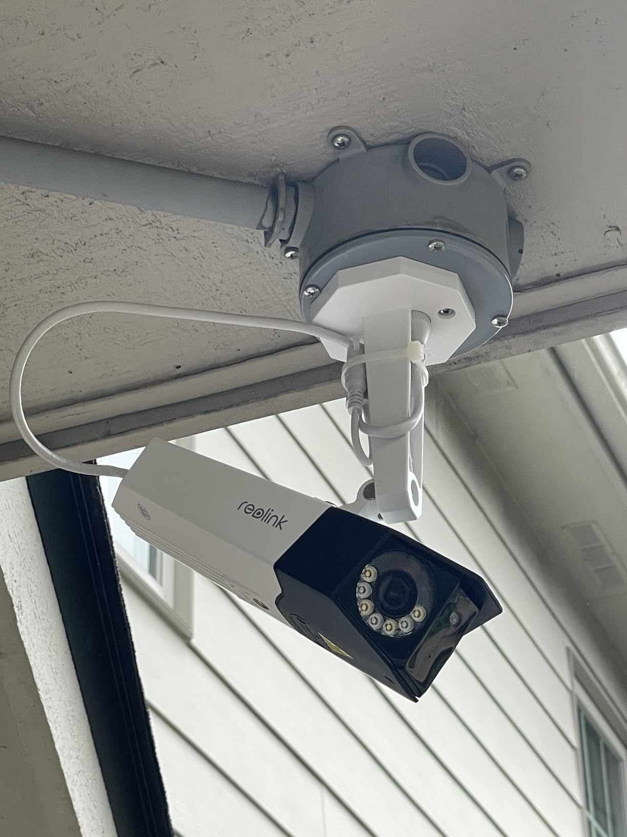 REOLINK 4K PoE Security Camera System, Home Outdoor IP Camera in 180 Degree Viewing Angle, Human/Vehicle/Pet Detection, Color Night Vision, Two Way Talk, Up to 512GB microSD Card, Duo 2 PoE - Customer Photo 4