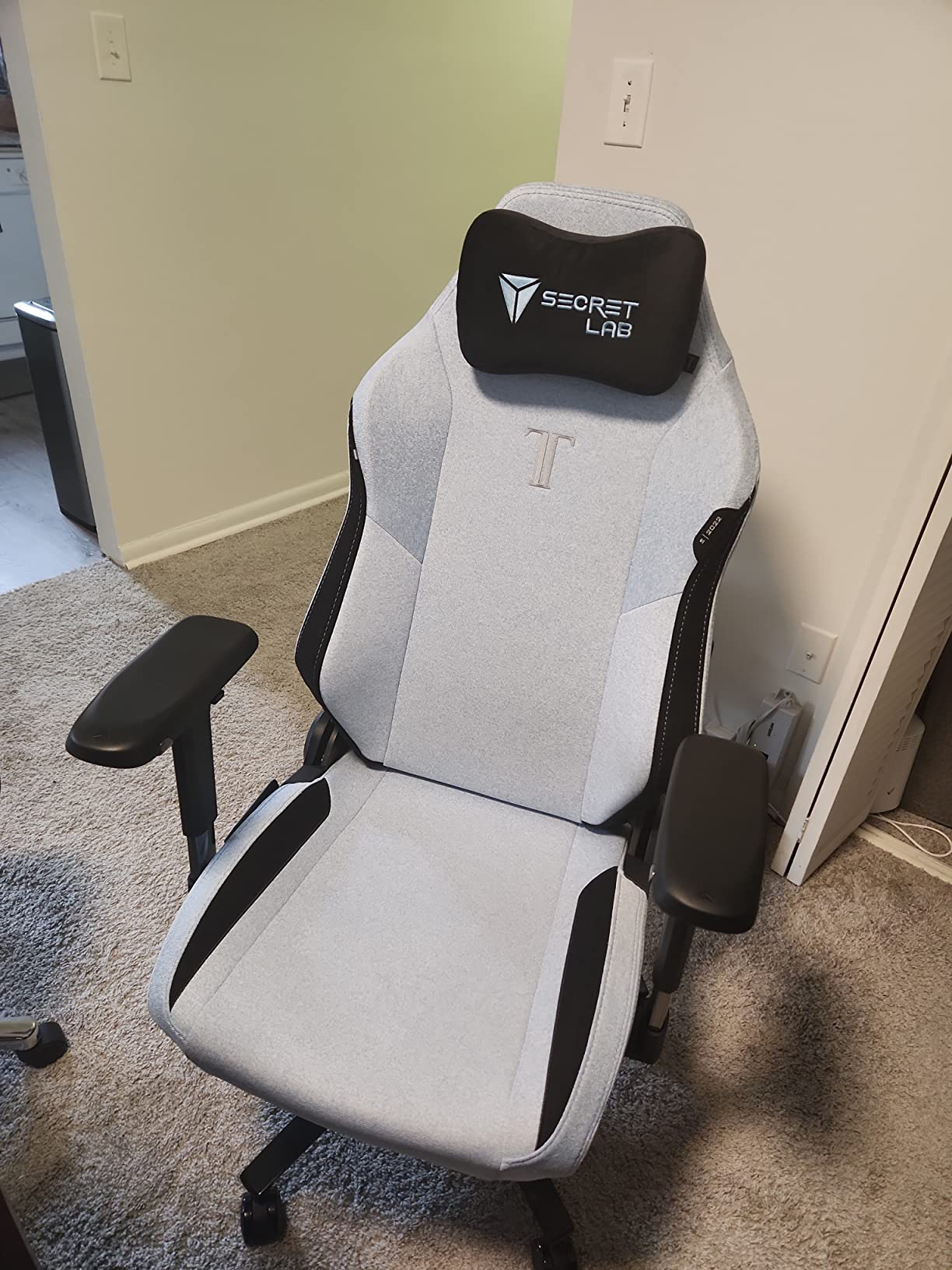Secretlab Titan Evo Black3 Gaming Chair - Reclining, Ergonomic & Heavy Duty Computer Chair with 4D Armrests, Magnetic Head Pillow & Lumbar Support - Big and Tall Up to 395 lbs - Black - Fabric Customer Review Secretlab Titan Evo Black3 Gaming Chair - Reclining, Ergonomic & Heavy Duty Computer Chair with 4D Armrests, Magnetic Head Pillow & Lumbar Support - Big and Tall Up to 395 lbs - Black - Fabric - Customer Photo 4
