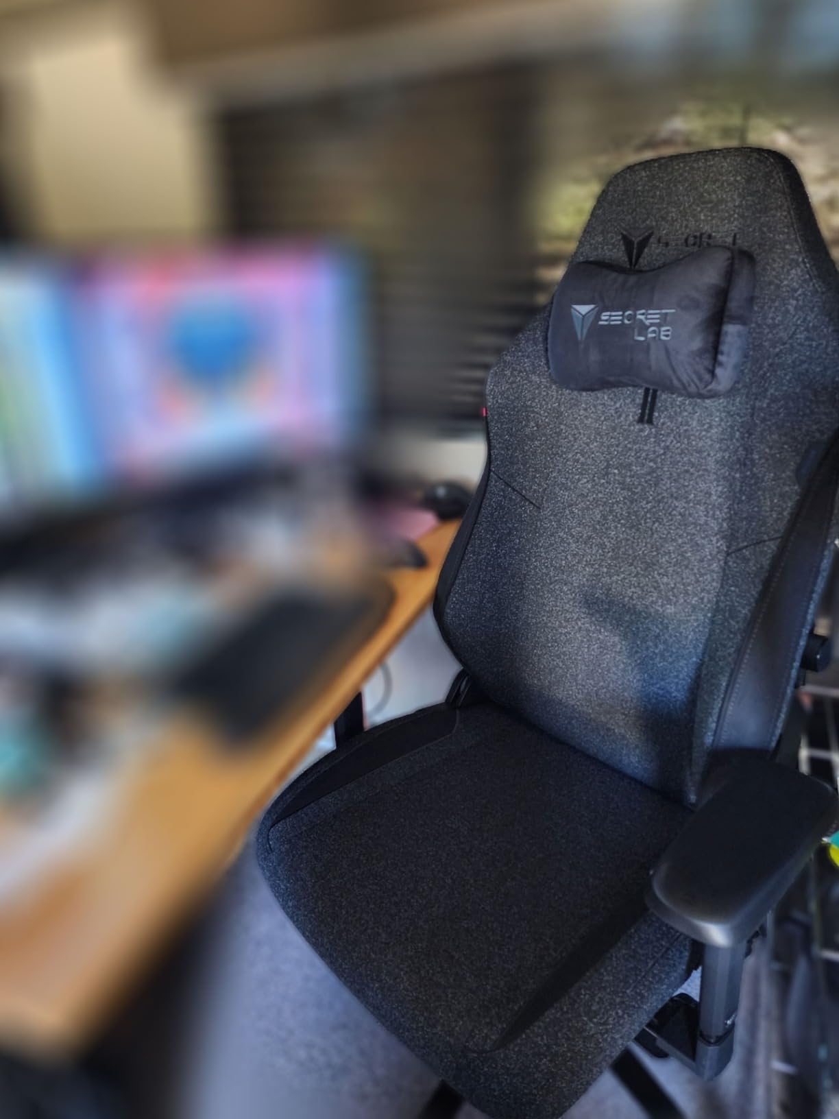 Secretlab Titan Evo Artic White Gaming Chair - Reclining, Ergonomic & Comfortable Computer Chair with 4D Armrests, Magnetic Head Pillow & 4-Way Lumbar Support - White - Fabric Customer Review Secretlab Titan Evo Artic White Gaming Chair - Reclining, Ergonomic & Comfortable Computer Chair with 4D Armrests, Magnetic Head Pillow & 4-Way Lumbar Support - White - Fabric - Customer Photo 5