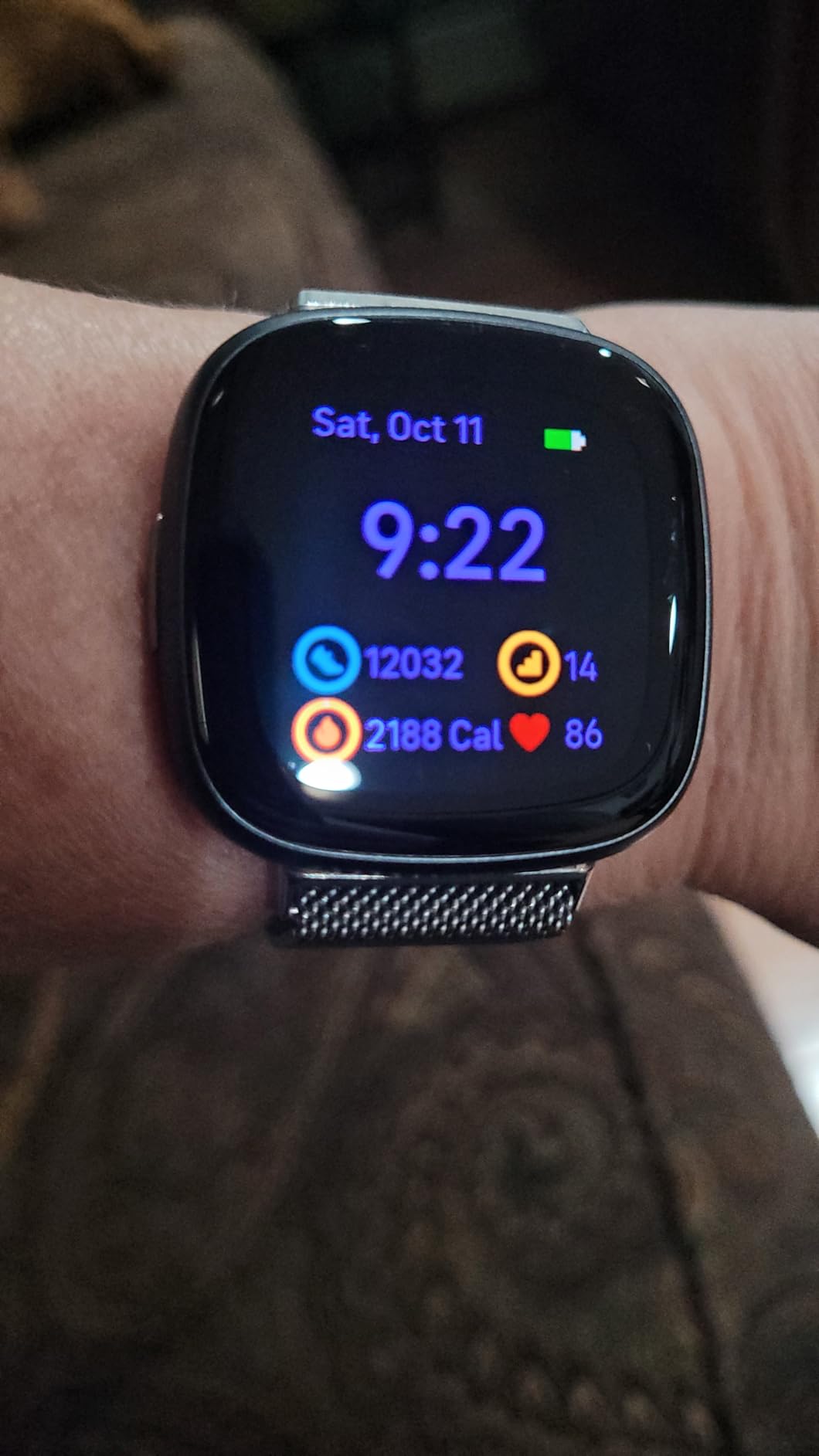 Fitbit Versa 4 Fitness Smartwatch with Daily Readiness, GPS, 24/7 Heart Rate, 40+ Exercise Modes, Sleep Tracking and more, Black/Graphite, One Size (S & L Bands Included) - Customer Photo 3