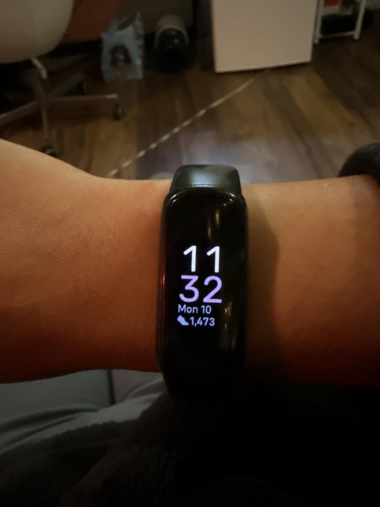 Fitbit Inspire 3 Health &-Fitness-Tracker with Stress Management, Workout Intensity, Sleep Tracking, 24/7 Heart Rate and more, Morning Glow/Black, One Size (S & L Bands Included) - Customer Photo 1