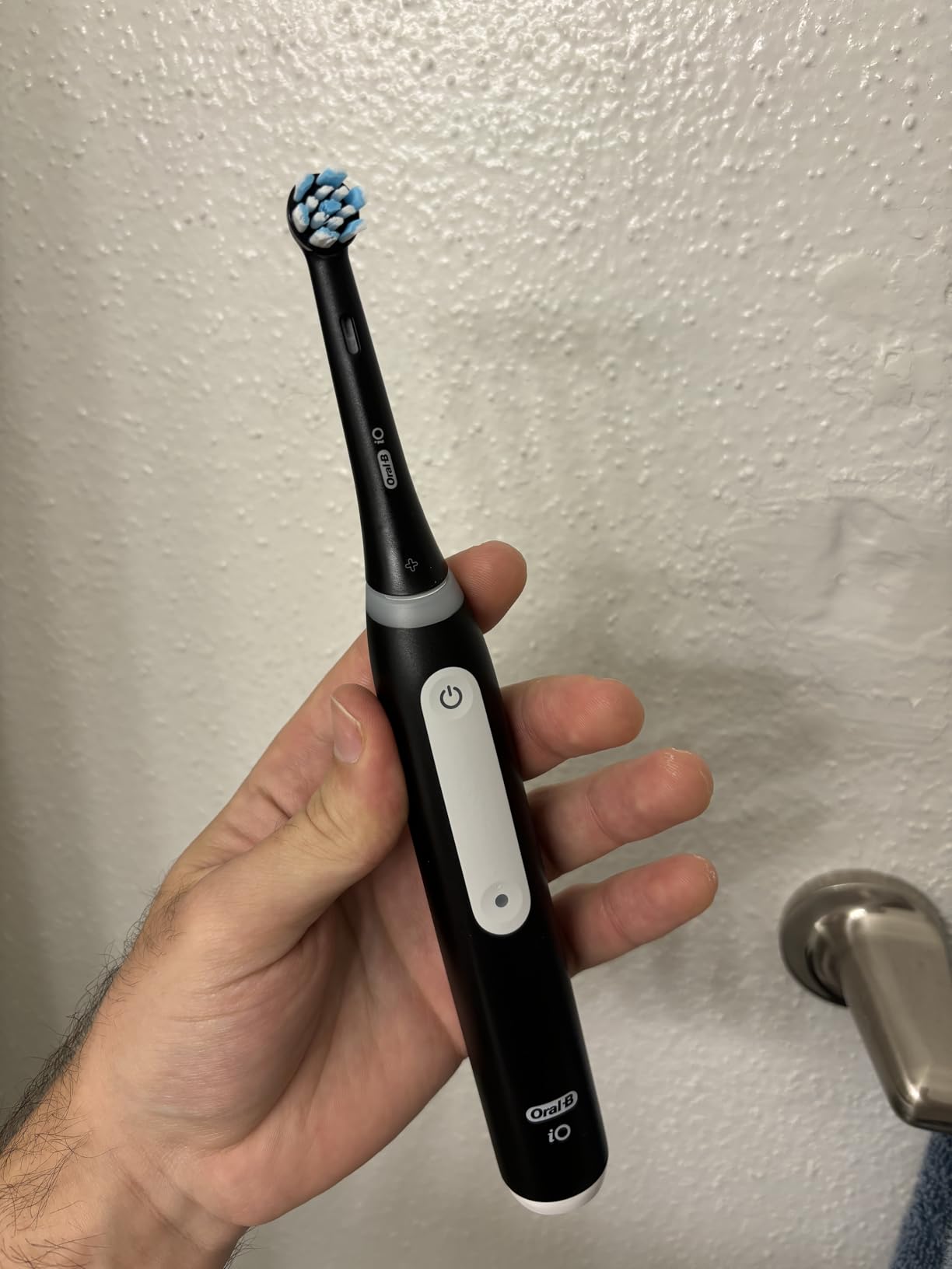 Oral-B iO Deep Clean Rechargeable Electric Powered Toothbrush, Black with iO Series 3 Limited, 2 Brush Heads and Travel Case - Pressure Sensor to Protect Gums - 3 Cleaning Settings - 2 Minute Timer - Customer Photo 3