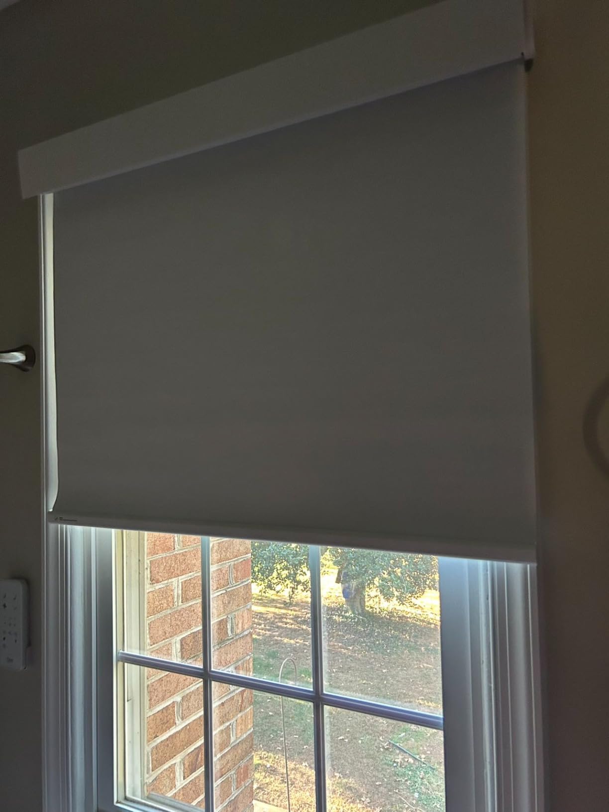 Smart Motorized Blinds with Remote, Cordless No-Drill Automatic Roller Shades, Blackout Electric Blind for Windows, White, 34 x 72 - Customer Photo 4