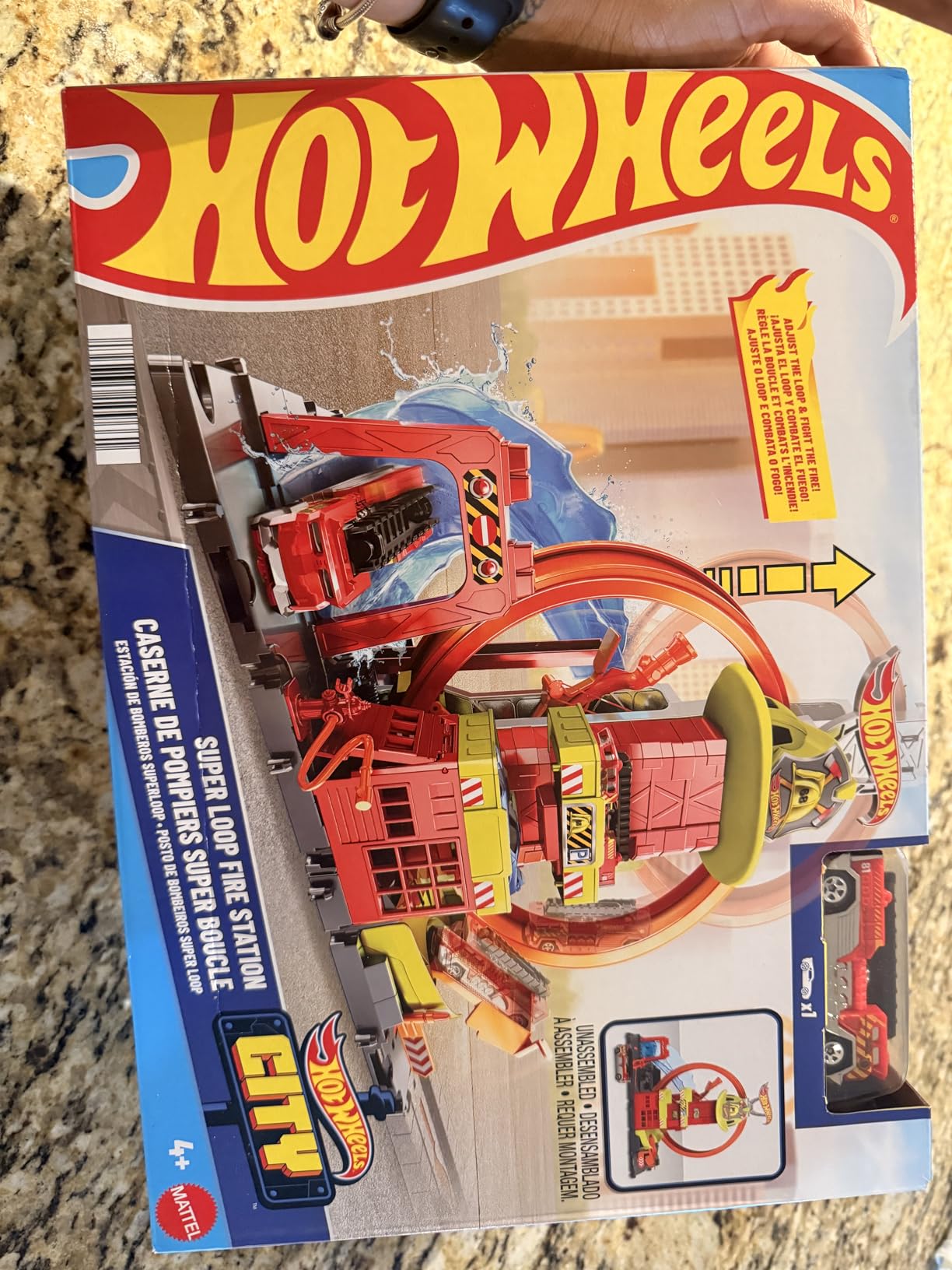 Hot Wheels City with 1 Toy Car, Kid-Powered Elevator, Water-Like Ramp, Track-Play Features, Connects to Other Sets, Fire Station with Super Loop (Amazon Exclusive) - Customer Photo 1