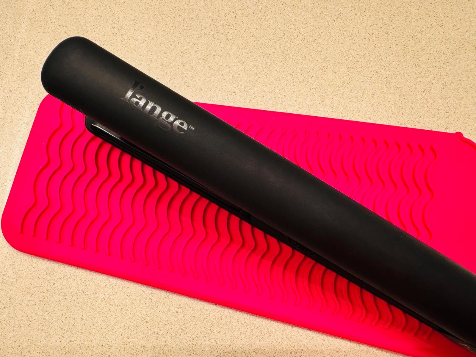 L'ANGE HAIR Le Ceramique 1-Pass Flat Iron Hair Straightener | Fast Heating Ceramic Flat Iron | Best Hot Tools Professional Hair Straightener to Lock in Moisture & Shine | (Black) Customer Review L'ANGE HAIR Le Ceramique 1-Pass Flat Iron Hair Straightener | Fast Heating Ceramic Flat Iron | Best Hot Tools Professional Hair Straightener to Lock in Moisture & Shine | (Black) - Customer Photo 5