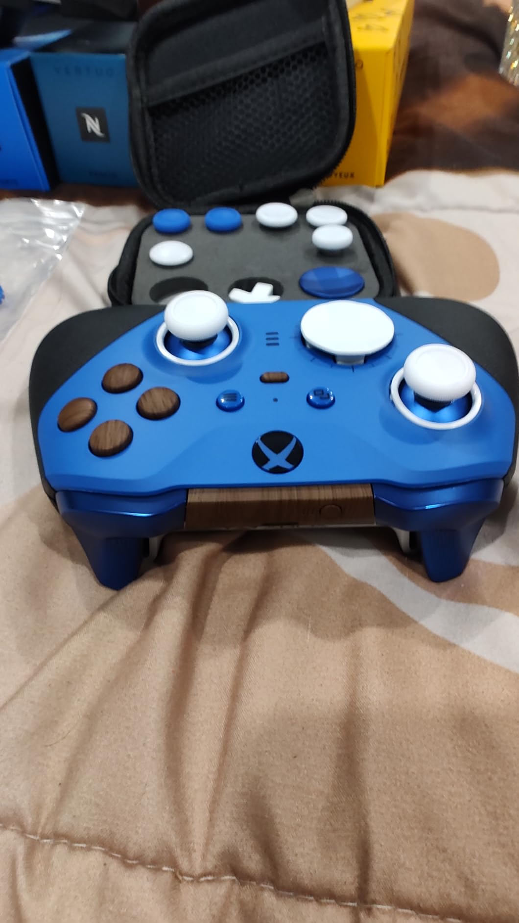 Xbox Elite Series 2 Core Wireless Gaming Controller – White Series X|S, One, Windows PC, Android, and iOS - Customer Photo 1