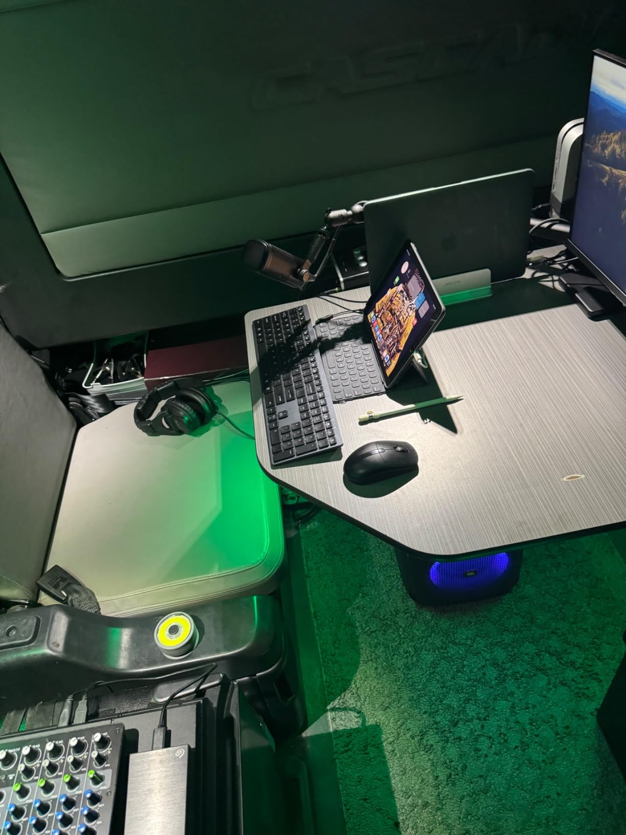 Elgato Wave DX - Dynamic XLR Microphone, Cardioid pattern, Noise Rejection, speech optimised for Podcasting, Streaming, Broadcasting, No Signal Booster Required, works with any Interface, for Mac, PC - Customer Photo 1