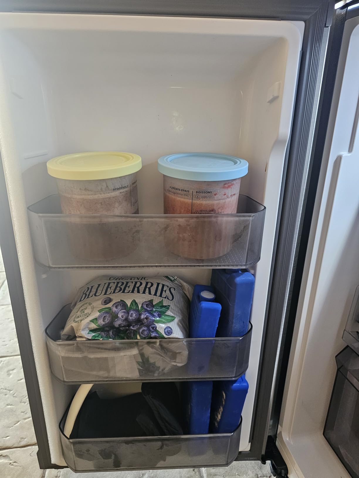 Ninja CREAMi Deluxe Ice Cream & Frozen Treat Maker for Ice Cream, Sorbet, Milkshakes, Frozen Yogurt, & More, 11-in-1, XL Capacity, Silver, Includes (2) Family-Sized 24 oz. Tubs, NC501 - Customer Photo 3