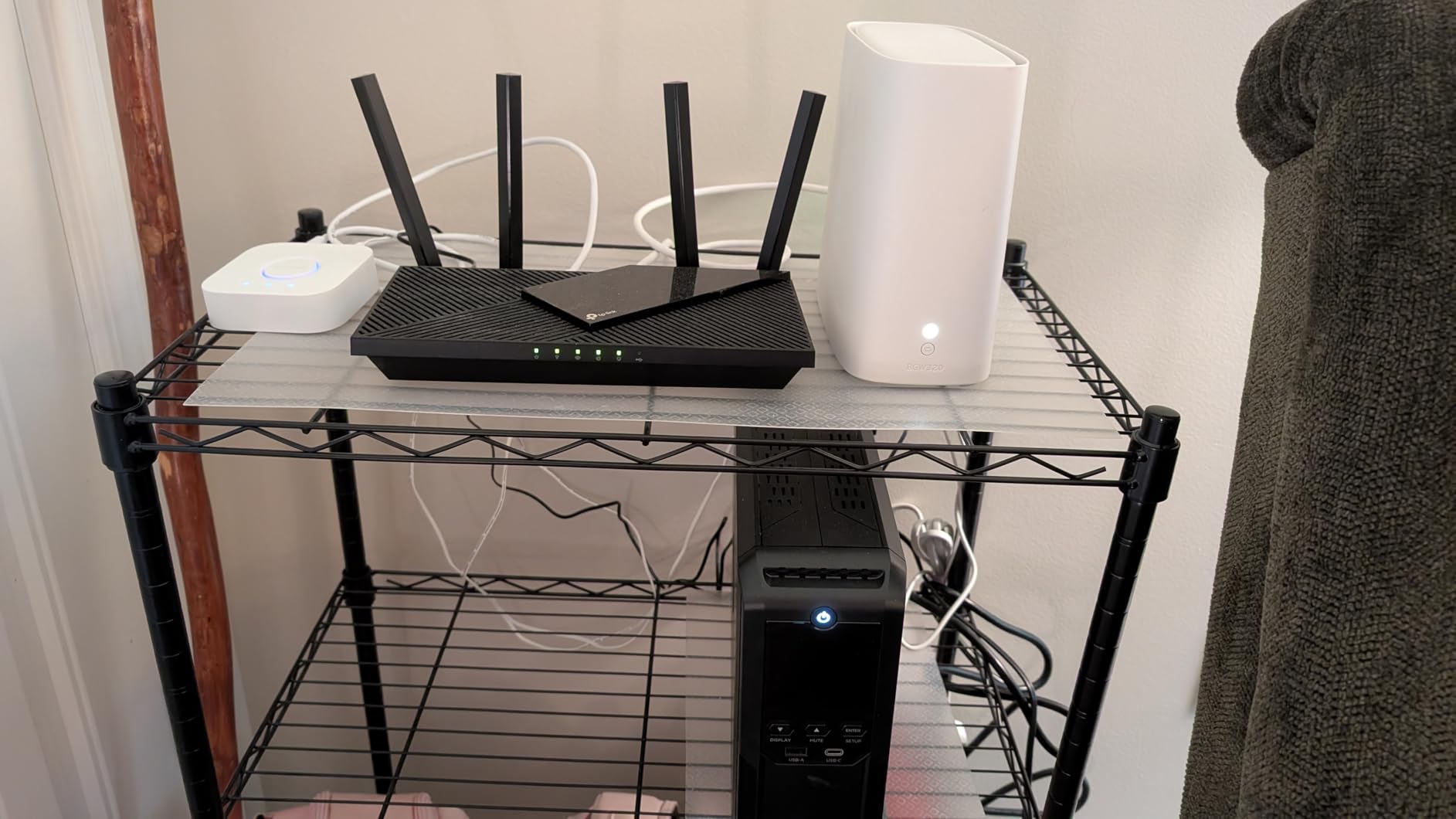 CyberPower CP1500AVRLCD3 Intelligent LCD UPS System, 1500VA/900W, 12 Outlets, 2 USB Ports, AVR, Mini Tower, Black - Customer Photo 1