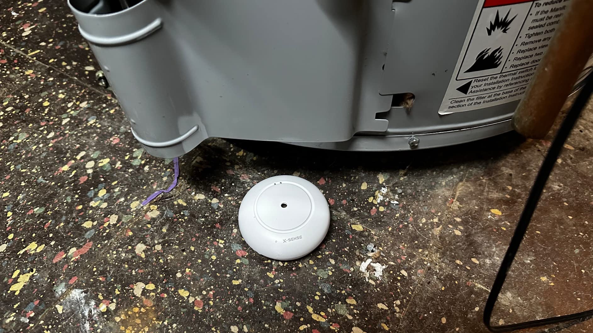 X-Sense Wi-Fi Water Leak Detector, Smart Water Sensor Alarm, Water Detector Alarm with 1700 ft Transmission Range for Kitchens, Basements, Bathrooms, 3 Water Detectors & 1 Base Station, Model SWS54 - Customer Photo 1