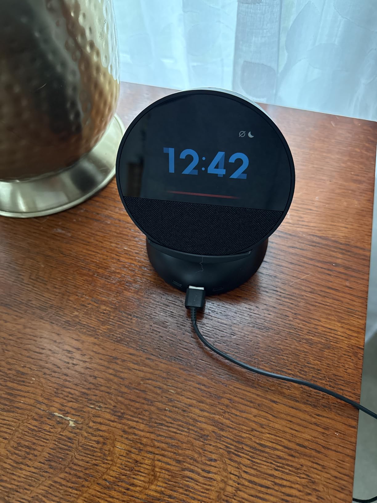 Amazon Echo Spot, Great for nightstands, offices and kitchens, Smart alarm clock with Alexa, Black - Customer Photo 1