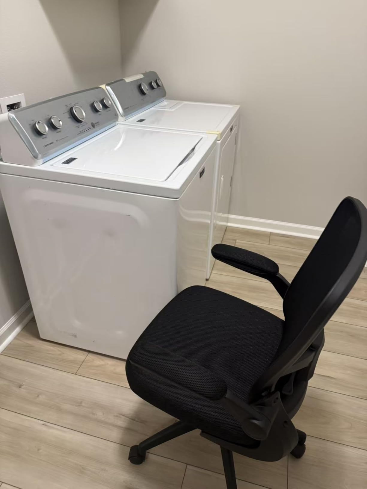 FelixKing Office Chair, Ergonomic Desk Chair Breathable Mesh Chairs Adjustable High Back Lumbar Support Flip-up Armrests, Executive Rolling Swivel Comfy Computer Chairs Home Office Black Customer Review FelixKing Office Chair, Ergonomic Desk Chair Breathable Mesh Chairs Adjustable High Back Lumbar Support Flip-up Armrests, Executive Rolling Swivel Comfy Computer Chairs Home Office Black - Customer Photo 1