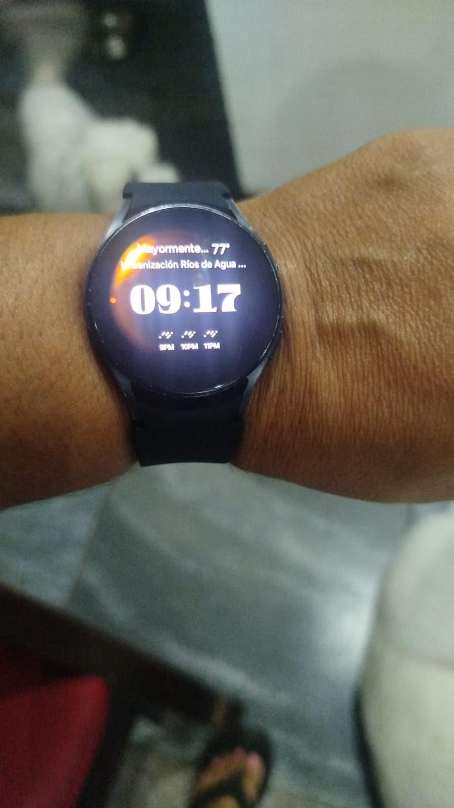 SAMSUNG Galaxy Watch 5 40mm Bluetooth Smartwatch w/Body, Health, Fitness and Sleep Tracker, Improved Battery, Sapphire Crystal Glass, Enhanced GPS Tracking, US Version, Gray (Renewed) - Customer Photo 2