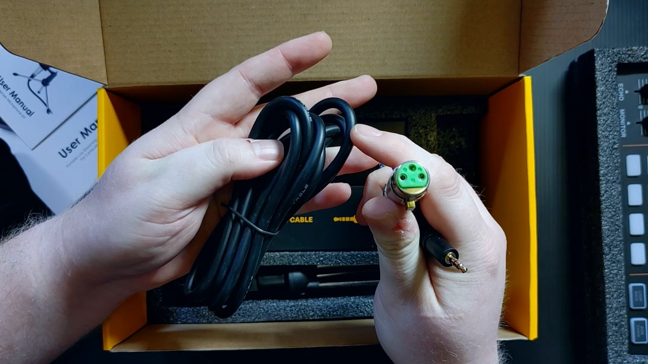 MAONO Podcast Equipment Bundle Audio mixer All-in-One Podcast Production Studio with 3.5mm Microphone for Live Streaming, Podcast Recording, PC, Smartphone, DJ MaonoCaster Lite (AU-AM200-S1) - Customer Photo 2