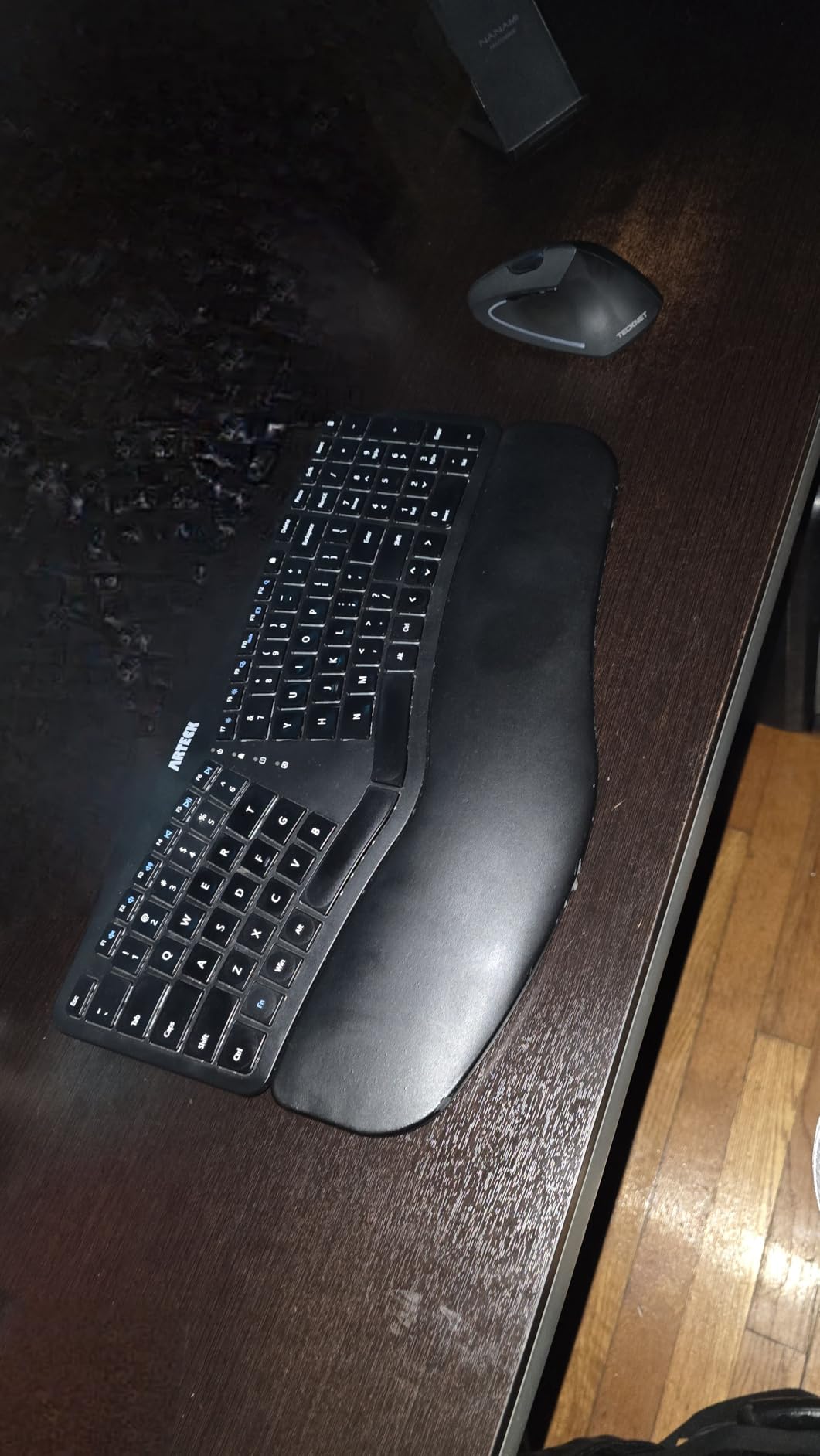 Arteck Split Ergonomic Keyboard with Cushioned Wrist and Palm Rest, 2.4G USB Wireless Comfortable Natural Ergonomic Split Keyboard, for Windows Computer Desktop Laptop - Customer Photo 1