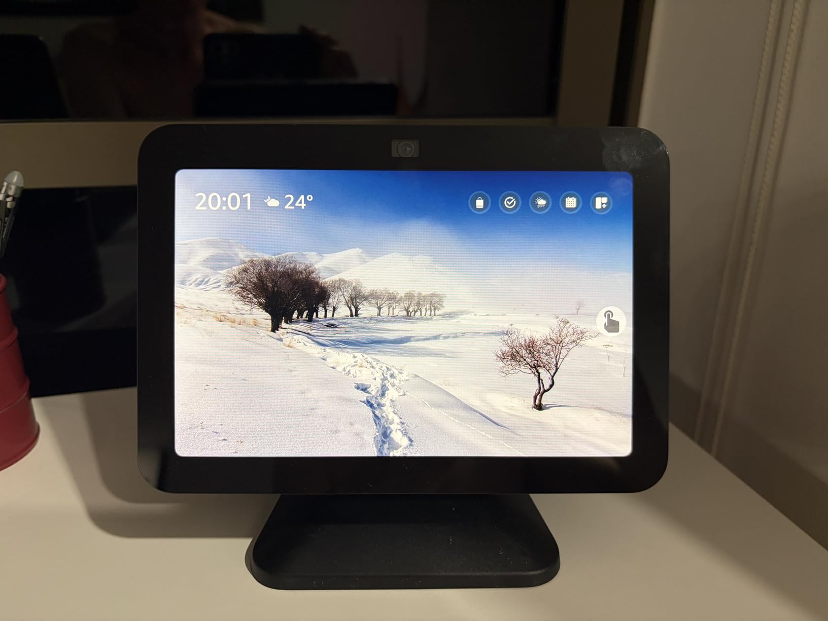 Amazon Echo Show 8, With Spatial Audio and Alexa+ Early Access, Smart Home Hub, ideal for open living spaces, Glacier White - Customer Photo 2