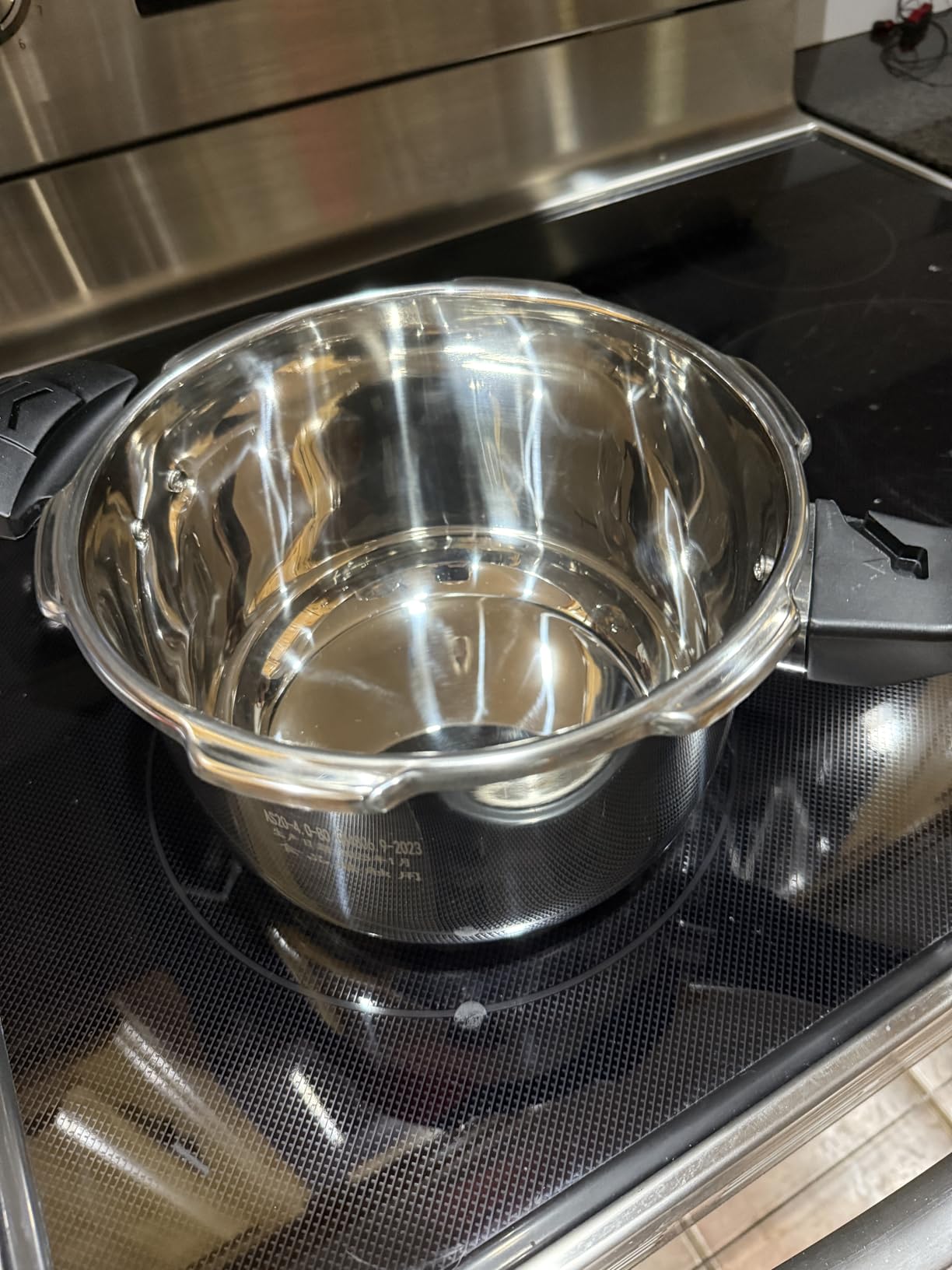 Stainless Steel Pressure Cooker, Peterboo 4 Quart Induction Compatible Thickened Pressure Cooker with Spring Valve Safeguard Devices, Compatible with Gas & Induction Cooker 2-3 Members Use - Customer Photo 1