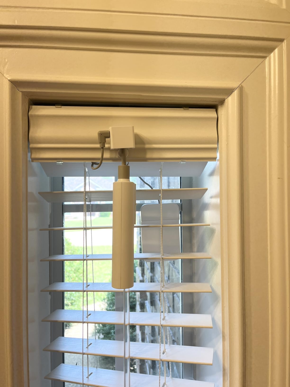 SwitchBot Smart Electric Motorized Blinds Kit - 3Pack with 2.4G WiFi Remote Control, Solar Powered, Compatible with Alexa, Google Home and Siri, Light Sensing Control, Unlimited Group Control - Customer Photo 2