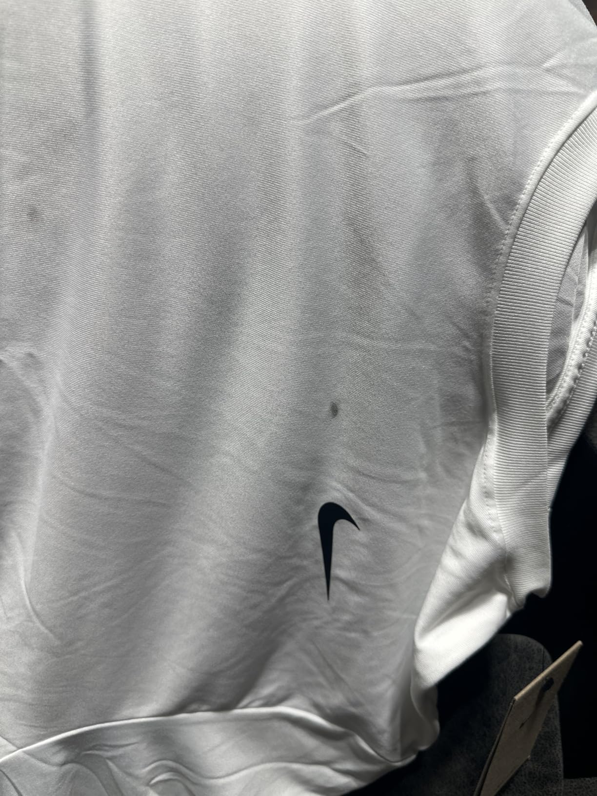 Nike Men's Dri-FIT Legend Fitness T-Shirt Customer Review Nike Men's Dri-FIT Legend Fitness T-Shirt - Customer Photo 1