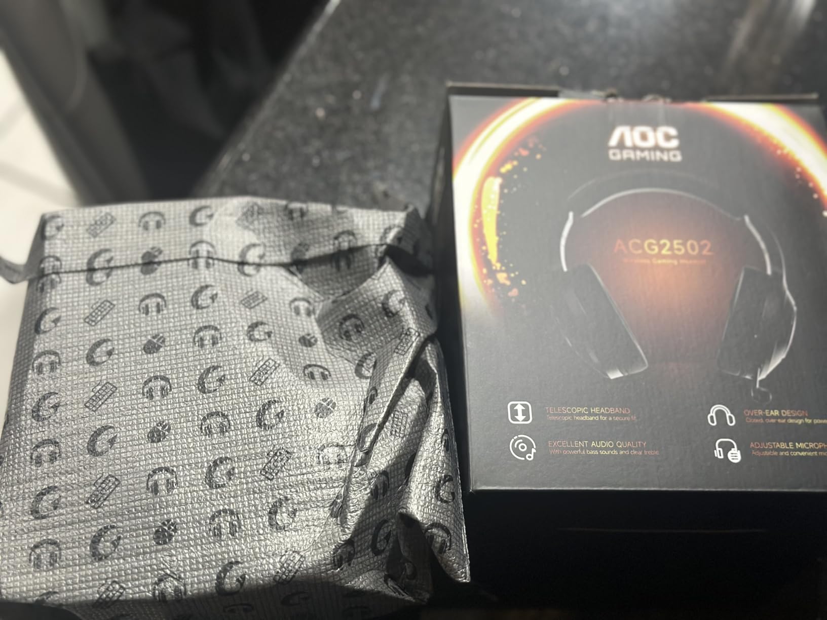 Razer Kraken V3 X Wired USB Gaming Headset: Lightweight Build - Triforce 40mm Drivers - HyperClear Cardioid Mic - 7.1 Surround Sound - Chroma RGB Lighting - Black customer photo 1