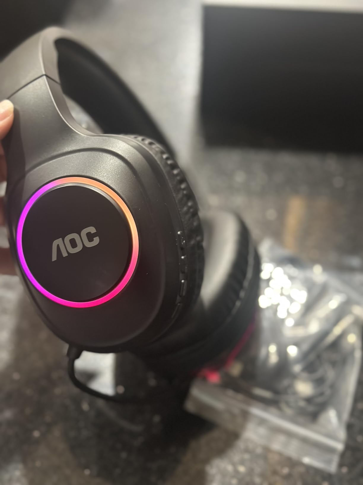 Razer Kraken V3 X Wired USB Gaming Headset: Lightweight Build - Triforce 40mm Drivers - HyperClear Cardioid Mic - 7.1 Surround Sound - Chroma RGB Lighting - Black customer photo 2