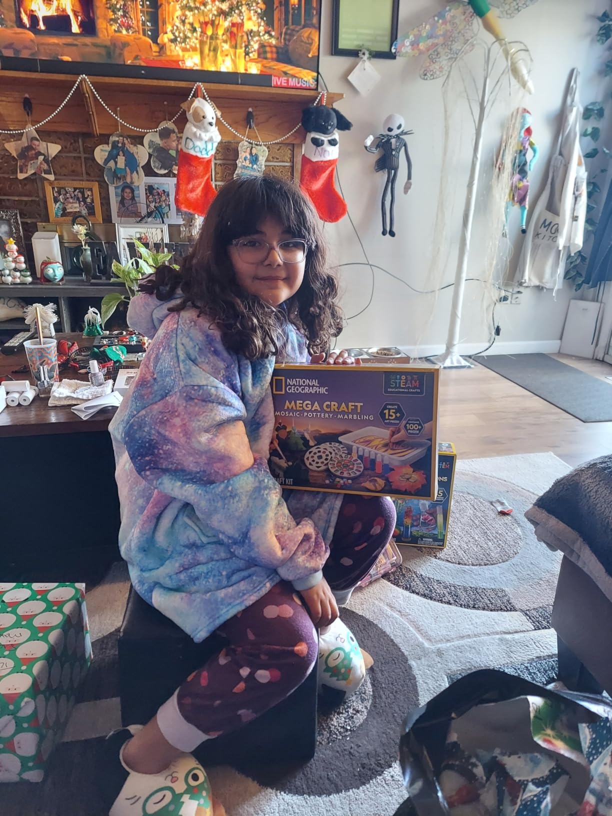 National Geographic Mega Arts and Crafts Kit for Kids – Mosaic Kit, Marbling Paint Kit & Air Dry Clay Pottery Kit – Art Projects for Kids Ages 8-12, Crafts for Girls and Boys (Amazon Exclusive) - Customer Photo 1