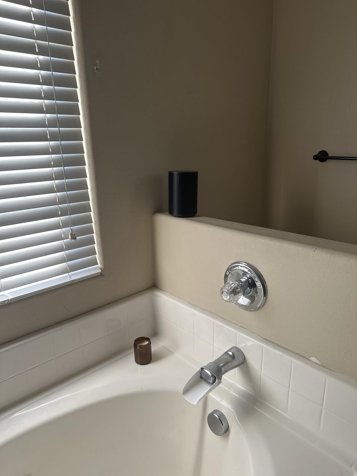 Sonos Era 100 - Black - Wireless, Alexa Enabled Smart Speaker - Customer Photo 1