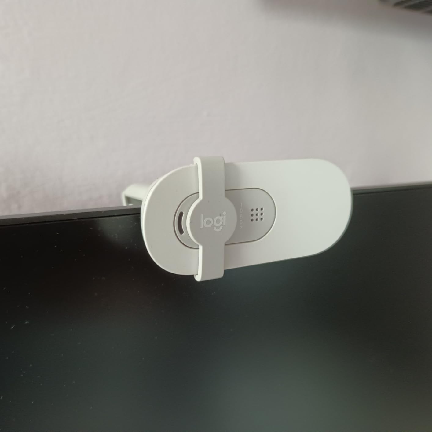 Logitech Brio 101 Full HD 1080p Webcam for Meetings, Streaming, Desktop, Laptop, PC - Built-in Mic, Shutter, Works with Zoom, Microsoft Teams, Nintendo Switch 2's New GameChat Mode, USB-A,-Black Customer Review Logitech Brio 101 Full HD 1080p Webcam for Meetings, Streaming, Desktop, Laptop, PC - Built-in Mic, Shutter, Works with Zoom, Microsoft Teams, Nintendo Switch 2's New GameChat Mode, USB-A,-Black - Customer Photo 5