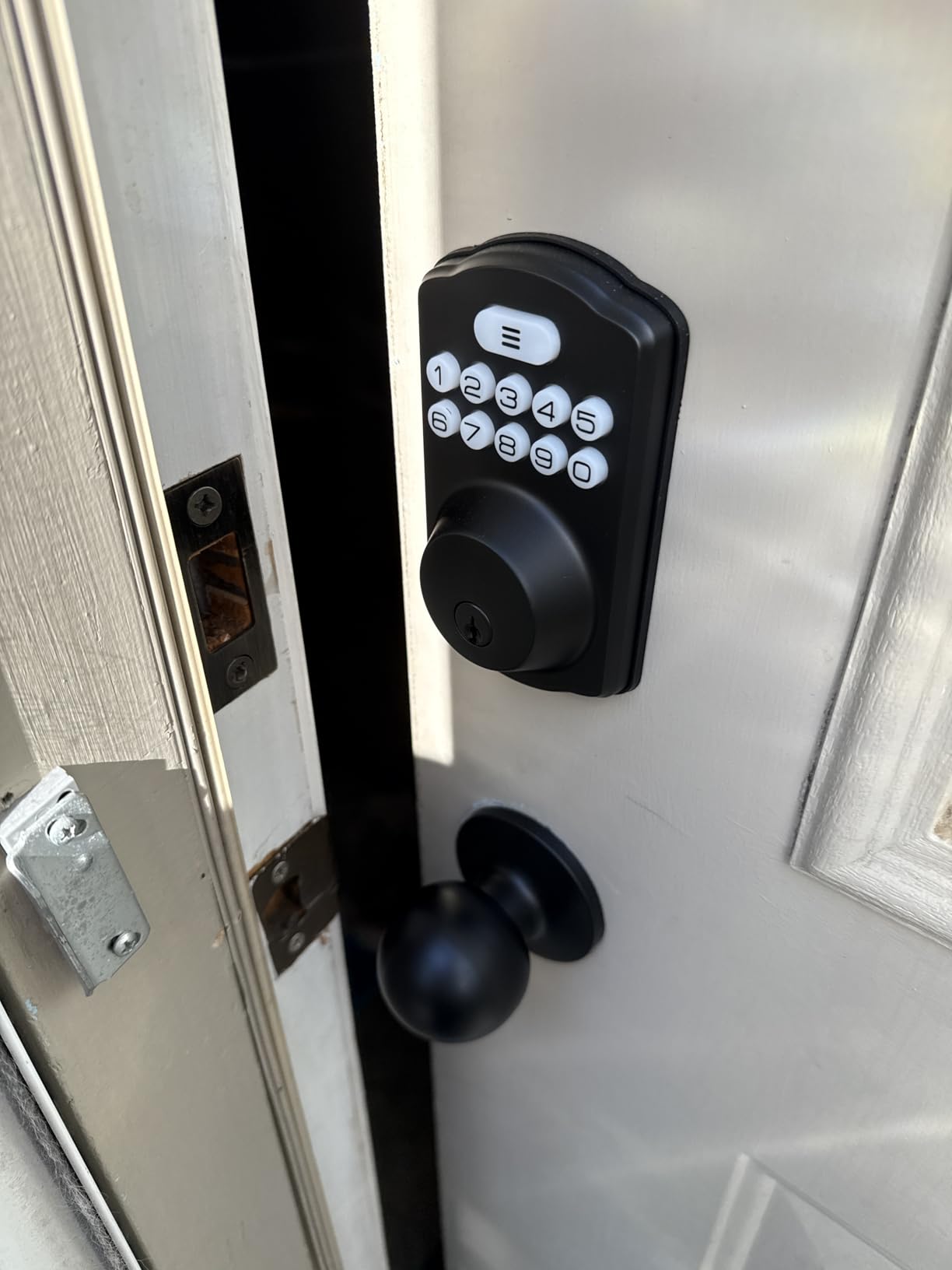 Veise Keyless Entry Door Lock with 2 Knobs, Electronic Backlit Keypad Deadbolt with Handle Set, Auto Lock, One-time Codes, Smart Deadbolt for Front Door, Easy Installation, Matte Black Customer Review Veise Keyless Entry Door Lock with 2 Knobs, Electronic Backlit Keypad Deadbolt with Handle Set, Auto Lock, One-time Codes, Smart Deadbolt for Front Door, Easy Installation, Matte Black - Customer Photo 4