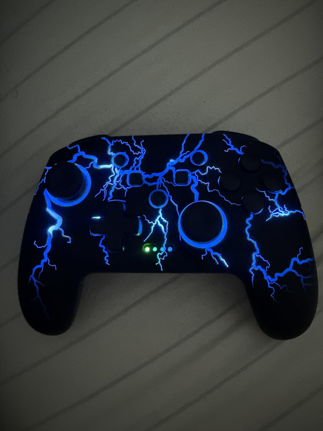 VOYEE Switch Controllers Compatible with Switch/Lite/OLED/PC Windows, 1000mAh Programmable RGB Lightning LED, Wireless Pro Controller with One Key Pairing/Wake Up/Turbo/Vibration customer photo 1