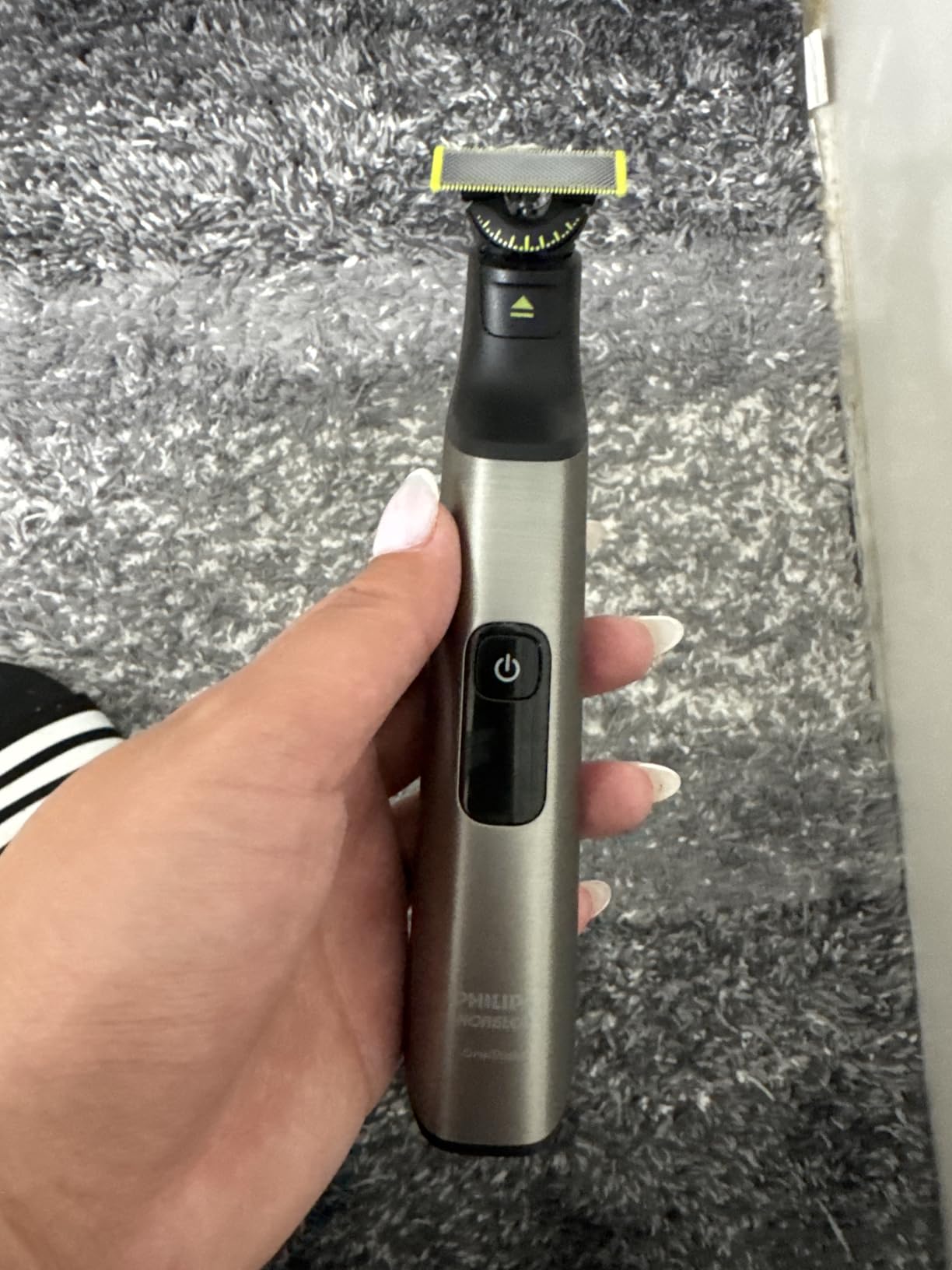 Norelco Philips OneBlade 360 Hybrid Face, Electric Beard Trimmer and Shaver, with 360 Blade Technology, 1x 360 Blade for Face, 5in1 Adjustable Comb, Model QP2724/90 - Customer Photo 1