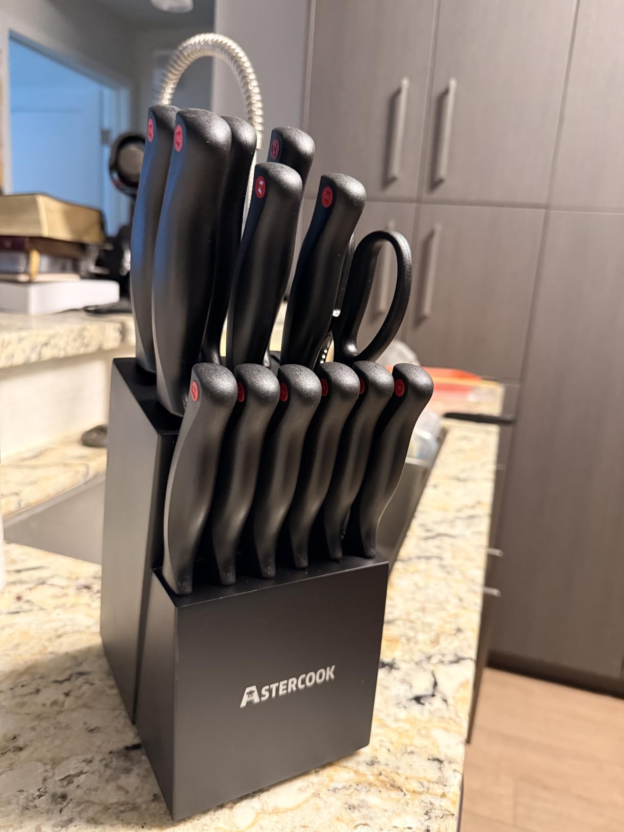 Astercook 15 Piece Knife Set with Sharpener Block - German Stainless Steel, Dishwasher Safe Kitchen Knives with Built-In Sharpener, Black - Customer Photo 2