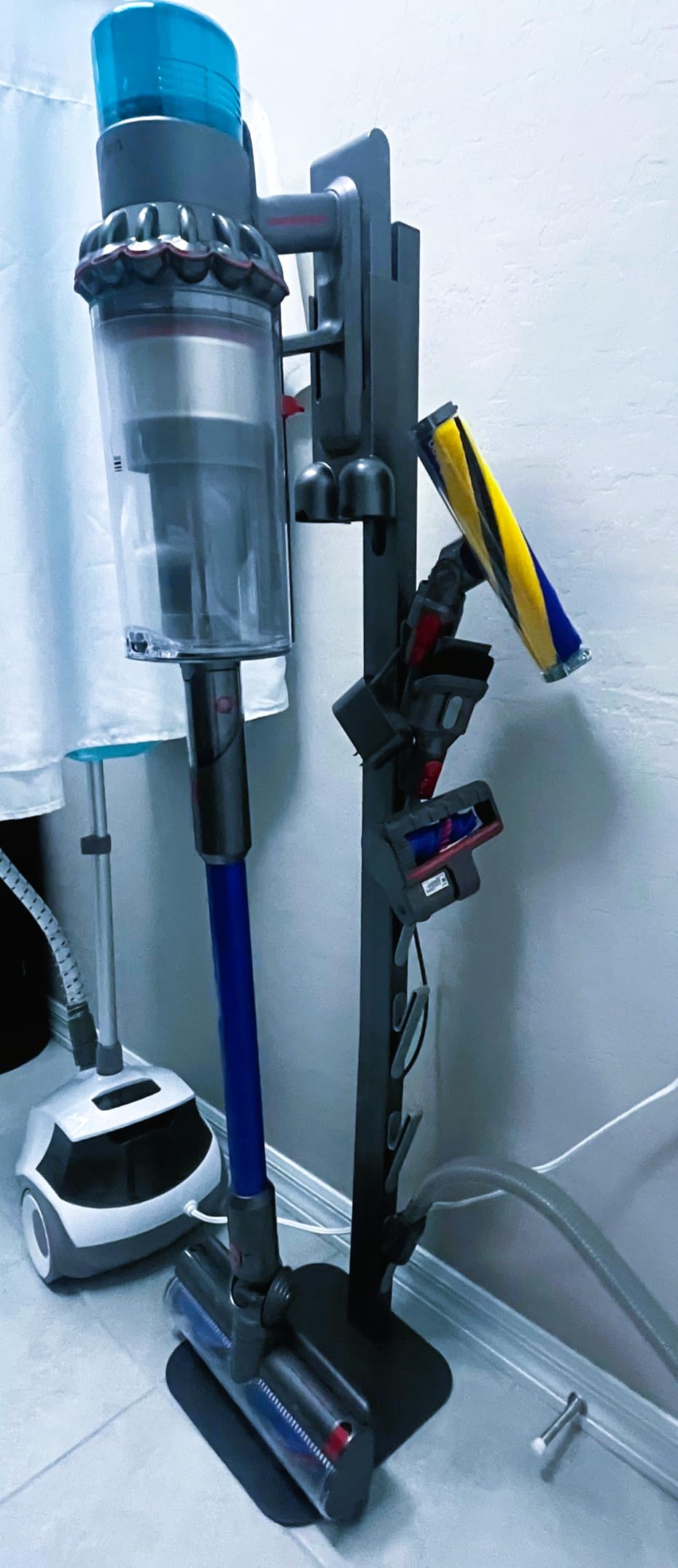 Dyson Gen5detect Cordless Vacuum, 280AW, 3 Power Modes, Up to 70 Minutes,² Illumination Reveals dust, HEPA Filtration, All Floor Types - Customer Photo 1