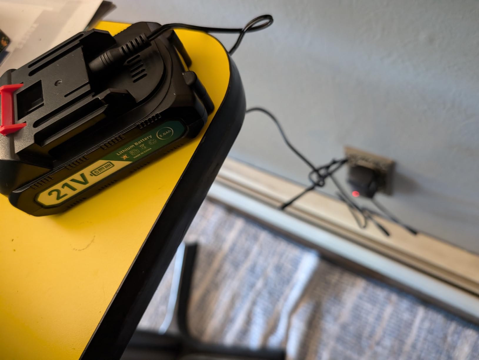 SEESII Mini Chainsaw & Pruning Shears: 6 SEESII Mini Chainsaw & Pruning Shears: 6