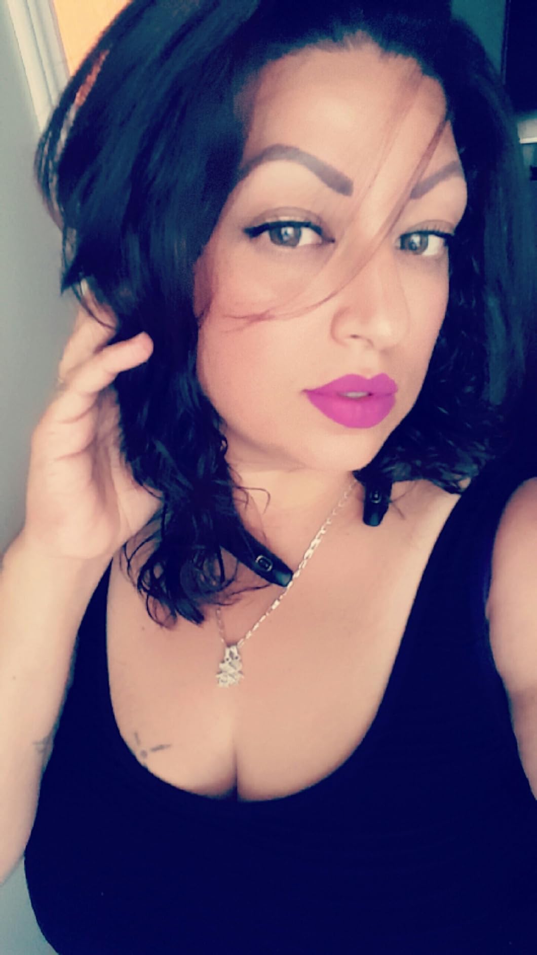 ELLA BELLA® Professional Ionic Hair Dryer with Diffuser • Negative Ion Blow Dryer • Suitable All Hair Types • Intelligent Heat Control & Rapid Drying Speeds • Lightweight Design • Low Noise Technology - Customer Photo 1