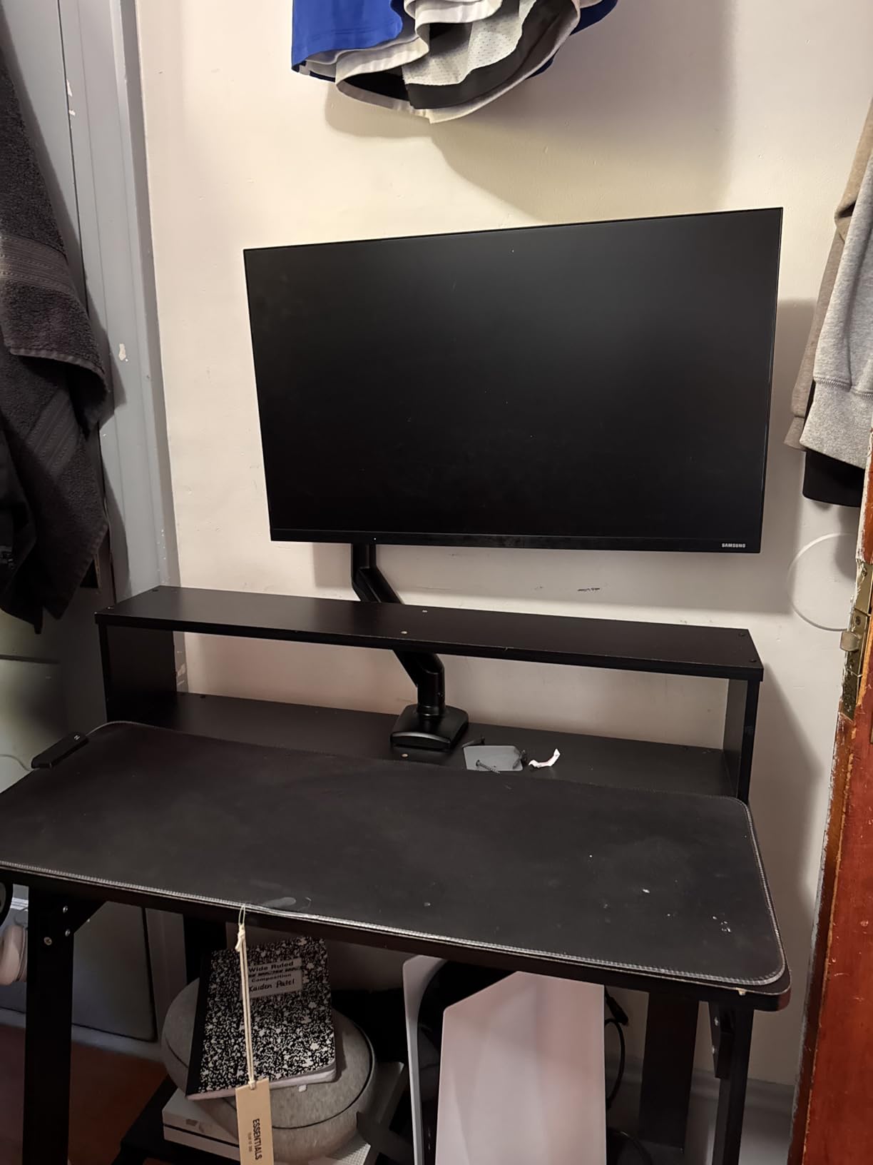 ErGear Single Monitor Arm for 13-34 inch Screens, Adjustable Gas Spring Monitor Mount Holds up to 22 lbs, Computer Monitor Stand with VESA Mount, C-Clamp & Grommet Base, Max VESA 100x100mm - Customer Photo 2