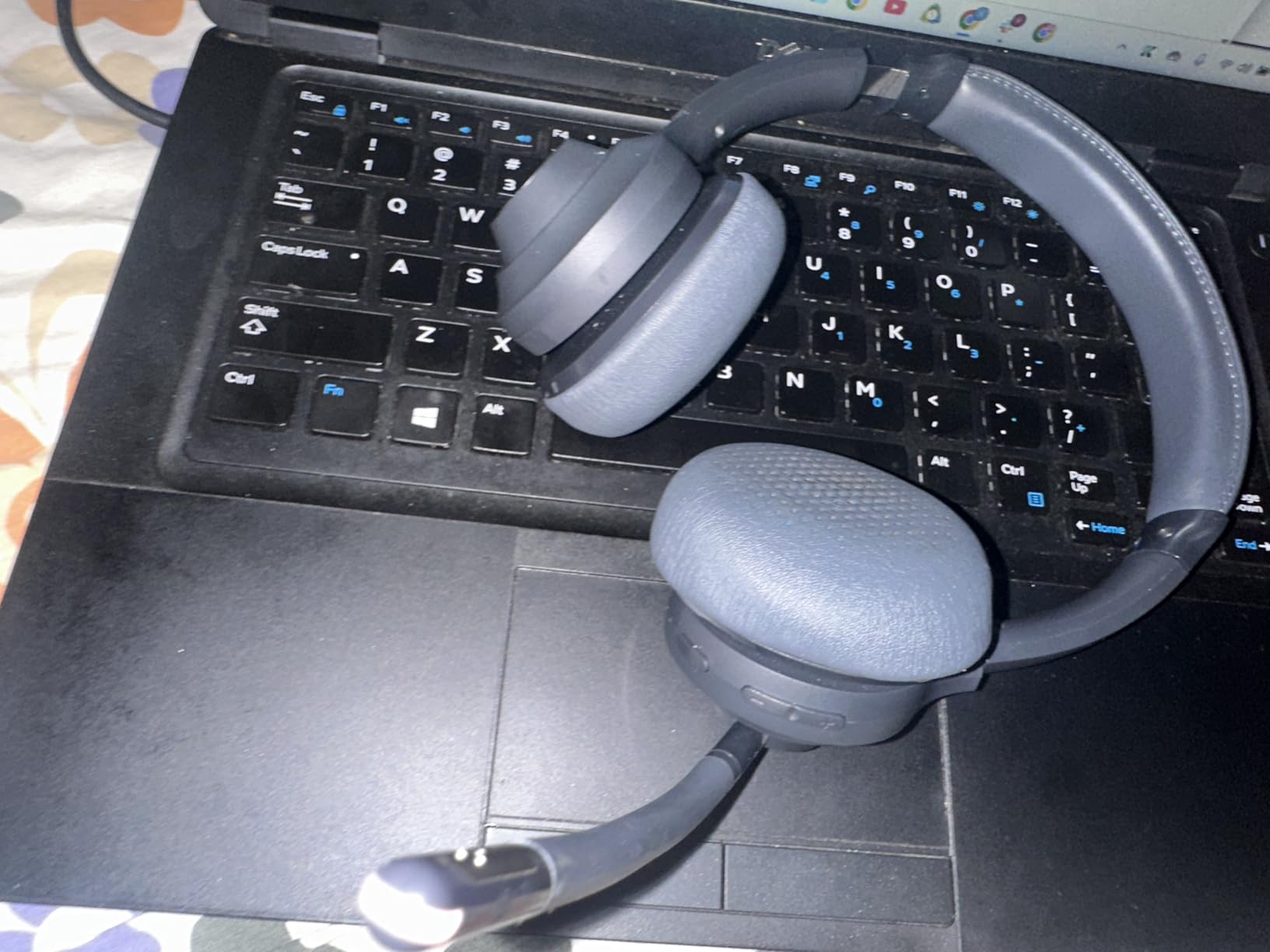 JLab Go Work Gen 2 Wireless Headsets with Microphone - 55+ Playtime PC Bluetooth Headset and Multipoint Connect to Laptop Computer and Mobile - Wired or Wireless (Bluetooth or USB Dongle) Headphones Customer Review JLab Go Work Gen 2 Wireless Headsets with Microphone - 55+ Playtime PC Bluetooth Headset and Multipoint Connect to Laptop Computer and Mobile - Wired or Wireless (Bluetooth or USB Dongle) Headphones - Customer Photo 2