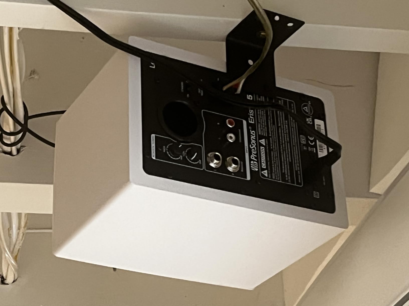 PreSonus Eris 3.5 Studio Monitors, Pair — Powered, Active Monitor Speakers for Near Field Music Production, Desktop Computer, Hi-Fi Audio - Customer Photo 2