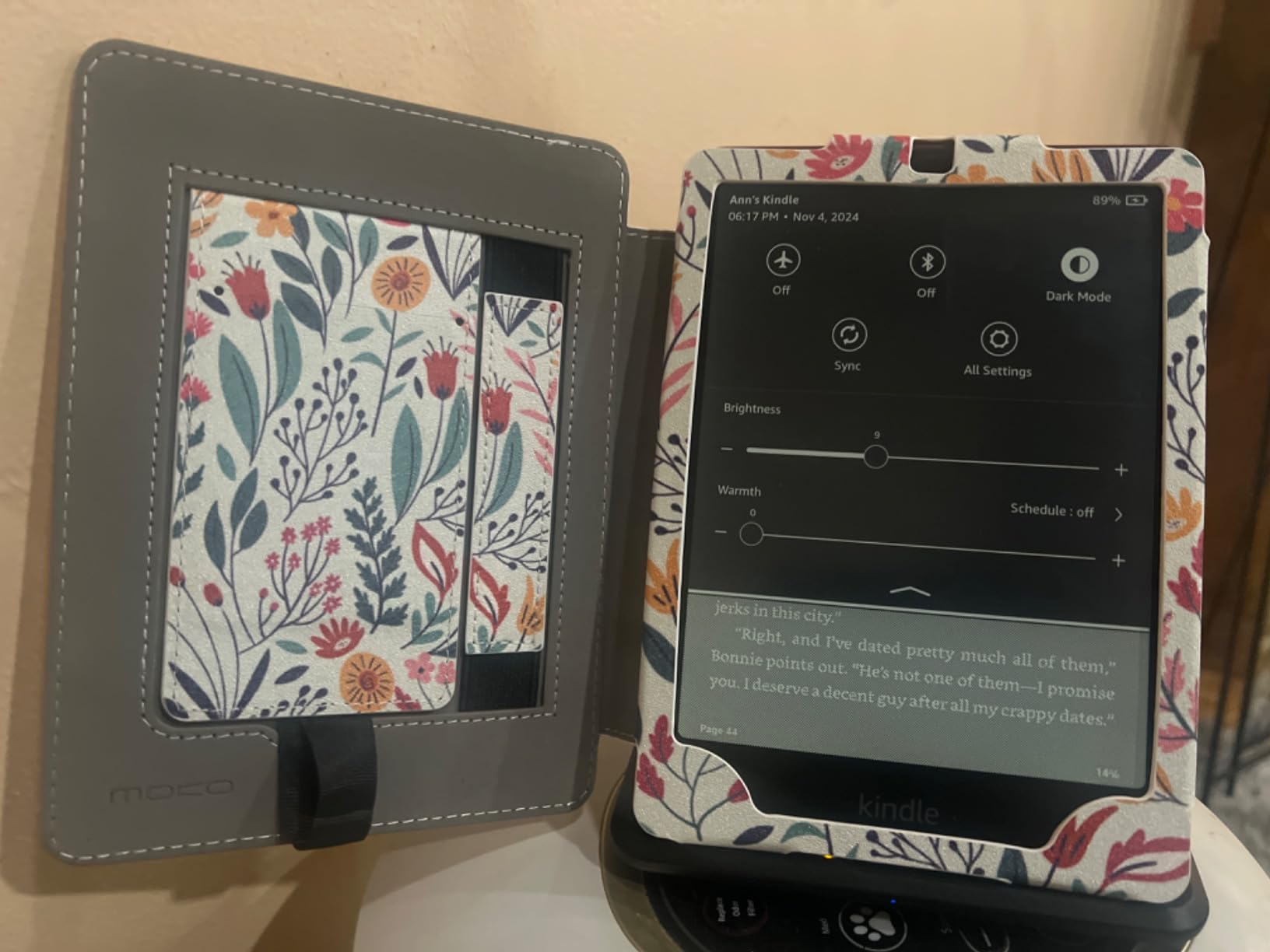 Amazon Kindle Paperwhite Signature Edition 32GB – Our fastest Kindle with auto-adjusting front light, wireless charging, and weeks of battery life – Metallic Black - Customer Photo 1