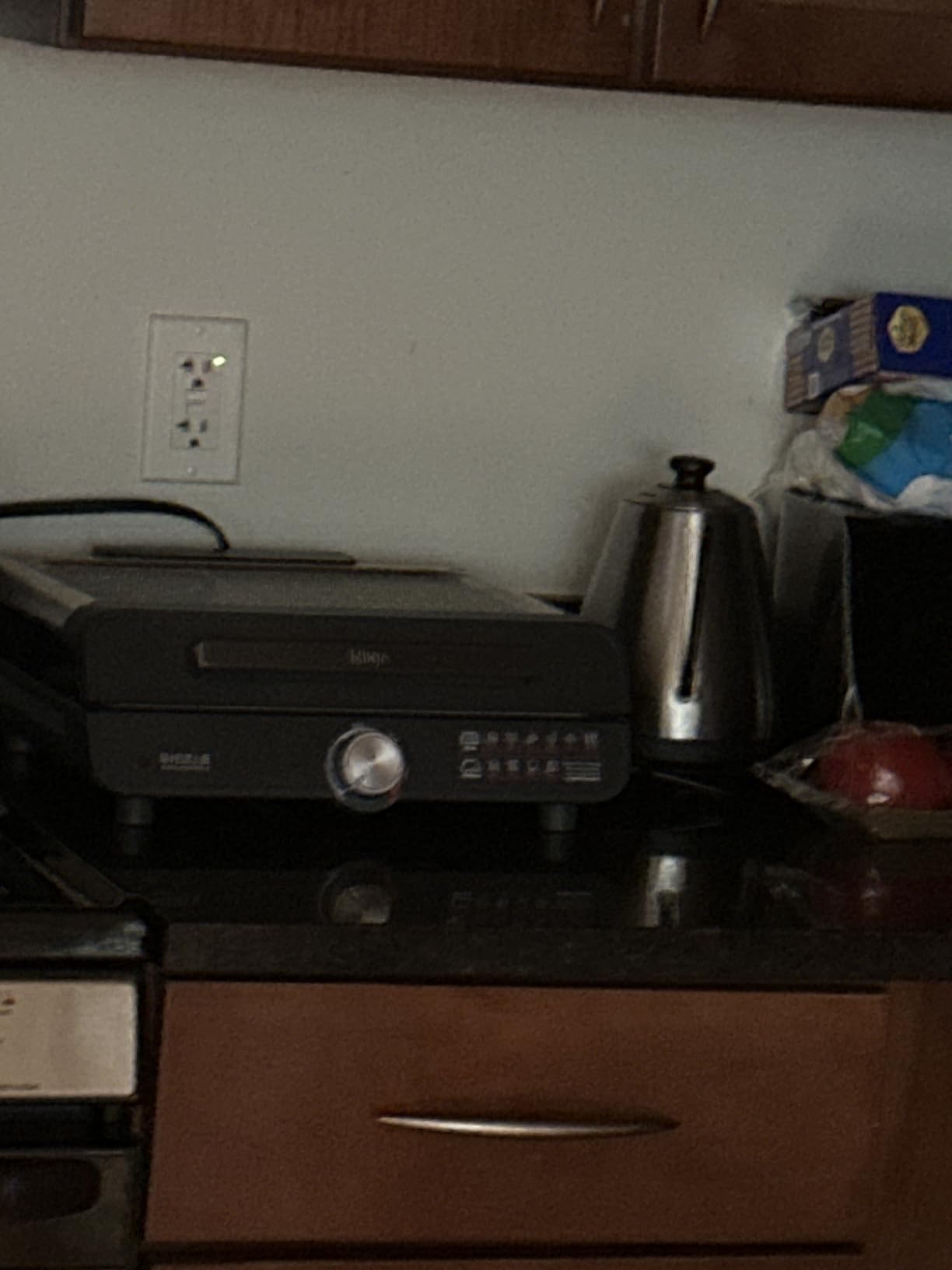 Ninja Griddle and Indoor Grill, 14'', Electric Grill, For Steak, Burgers, Salmon, Veggies, and More, Pancake Griddle, Nonstick, Dishwasher Safe, 500F, Even Cooking, Silver, GR101 - Customer Photo 3