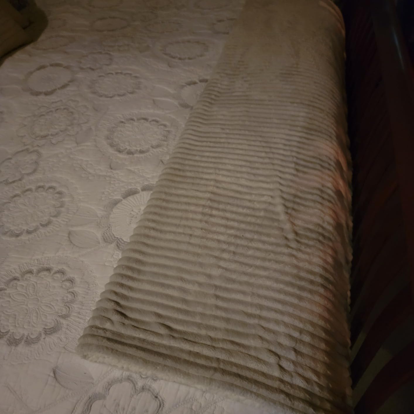 Ribbed Texture Reversible Taupe Throw Blanket, Fluffy and Luxurious King Blanket (90