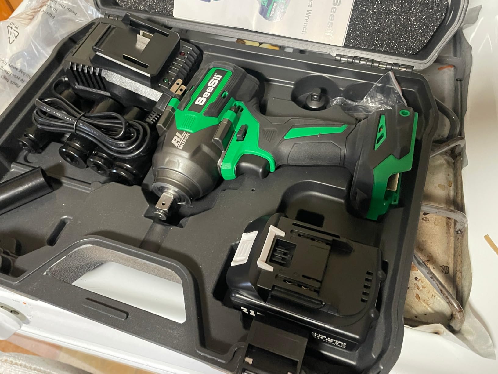 Seesii 1000Nm(738ft-lbs) High Torque Cordless Impact Wrench, 1/2 Brushless Battery Impact Gun w/ 4.0Ah Battery,Fast Charger, 5pcs Sockets & Storage Tool Box, Electric Impact Wrench for Car Truck,WH750 - Customer Photo 1
