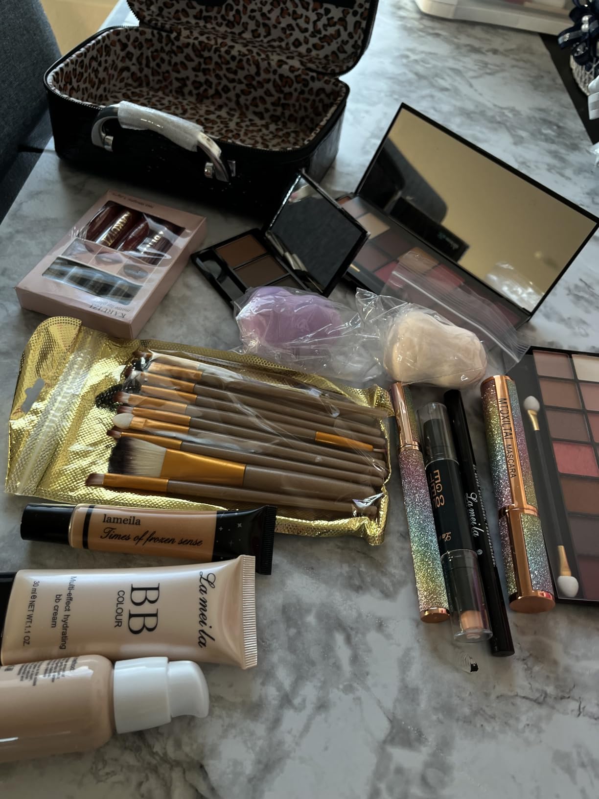 All in One Makeup Kit - 2X14 Eyeshadow Palette, Liquid Foundation, Eyeliner Pencils, Contouring Stick, Lip Gloss, 20Pcs Makeup Brushes (Black) Customer Review All in One Makeup Kit - 2X14 Eyeshadow Palette, Liquid Foundation, Eyeliner Pencils, Contouring Stick, Lip Gloss, 20Pcs Makeup Brushes (Black) - Customer Photo 2