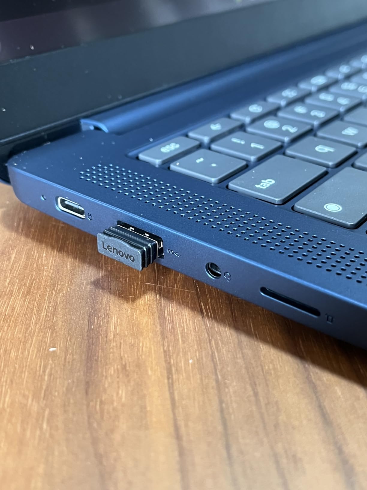 Lenovo Flagship Chromebook, 14'' FHD Touchscreen Slim Thin Light Laptop Computer, 8-Core MediaTek Kompanio 520 Processor, 4GB RAM, 64GB eMMC, WiFi 6,Chrome OS, Abyss Blue - Customer Photo 3