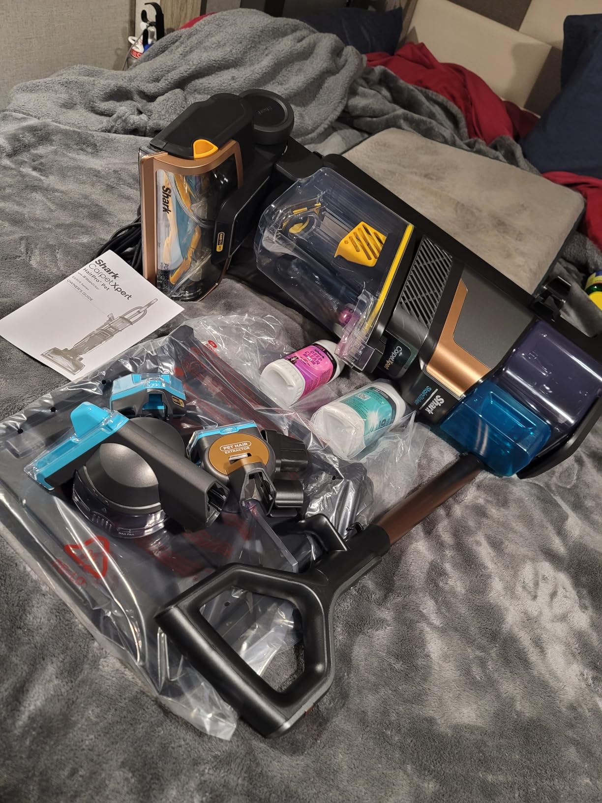 Shark CarpetXpert with StainStriker Upright Carpet, Area Rug & Upholstery Cleaner with Pet Mess Extractor Tool, Perfect for Pets, Carpet Shampooer, 3 Cleaning Tools, Cleaning Solutions, White, EX201 - Customer Photo 1