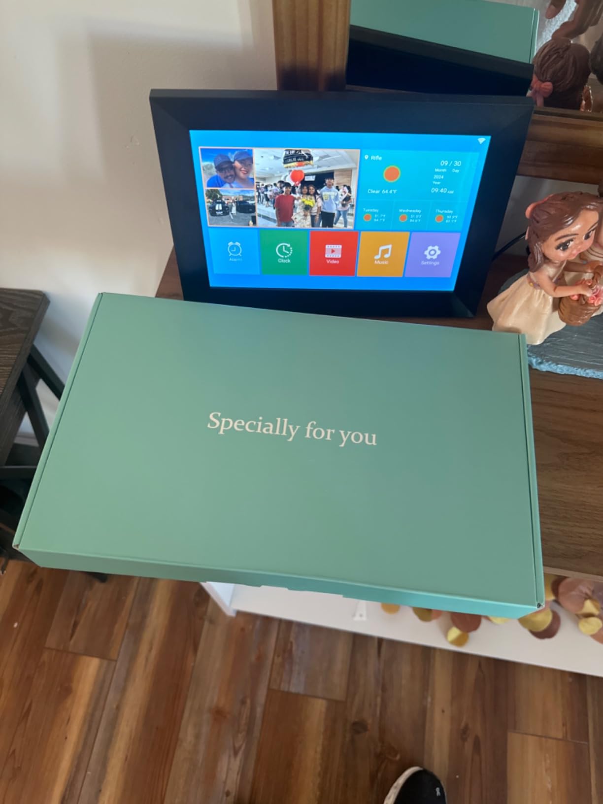 Digital Picture Frame WiFi 10.1 Inch Smart Digital Photo Frame with 1280x800 IPS HD Touch Screen, Auto-Rotate and Slideshow, Easy Setup to Share Photos or Videos Remotely via App from Anywhere - Customer Photo 1